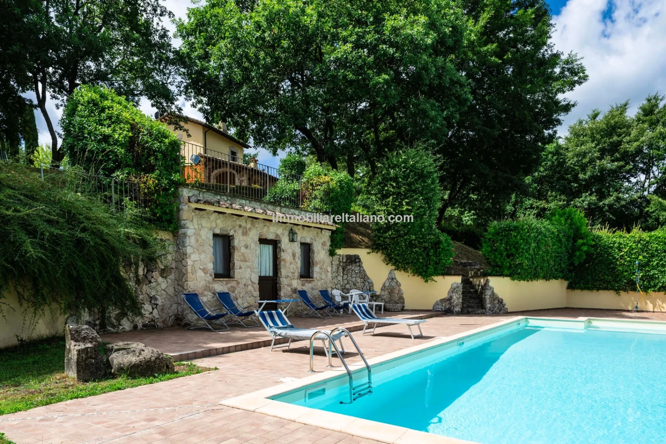 Umbria Villa with Expansive Gardens and Pool Near Umbertide - View image 50 of 56