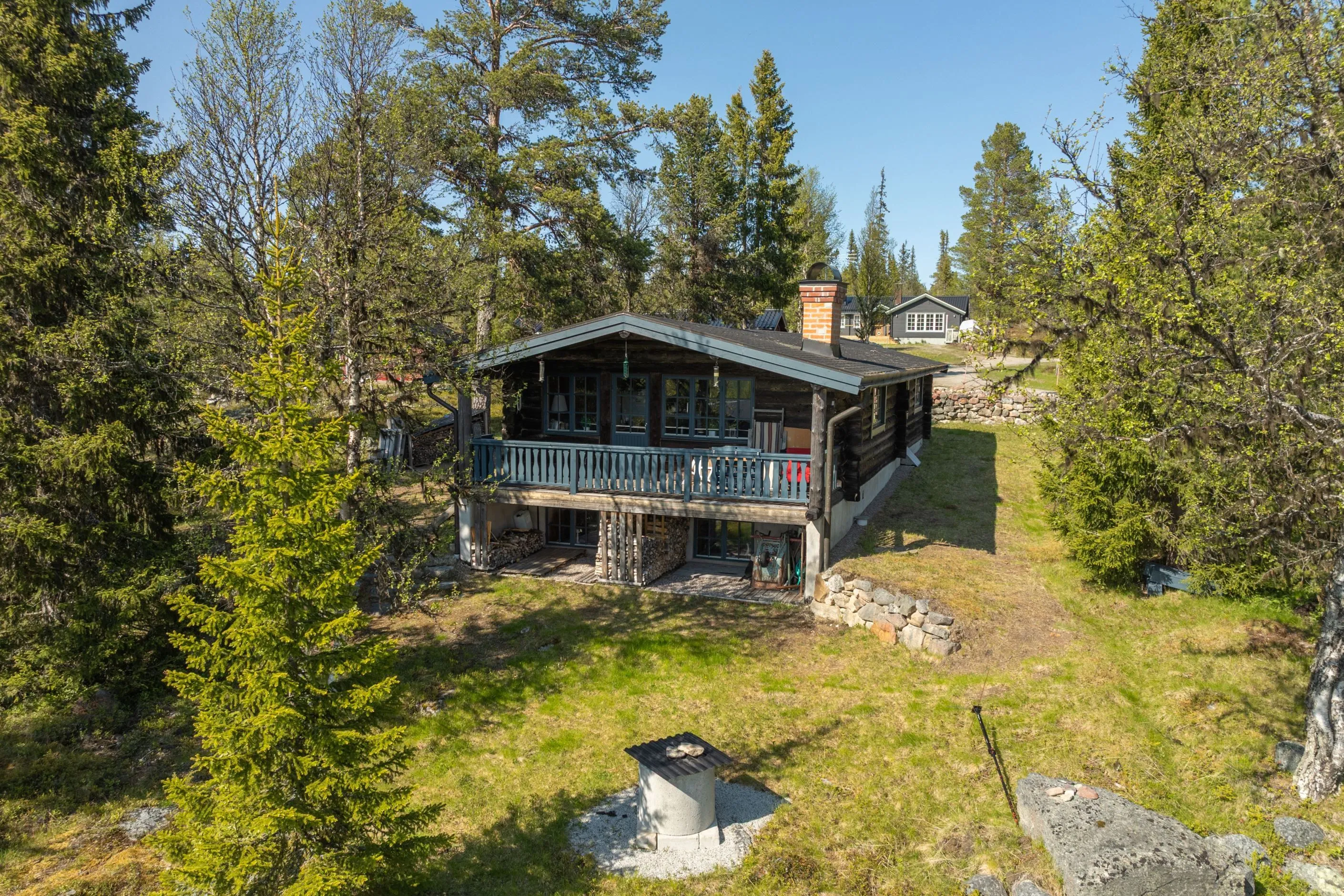1970s Three-Bedroom House with Spacious Garden in Lofsdalen, Sweden - Image 2