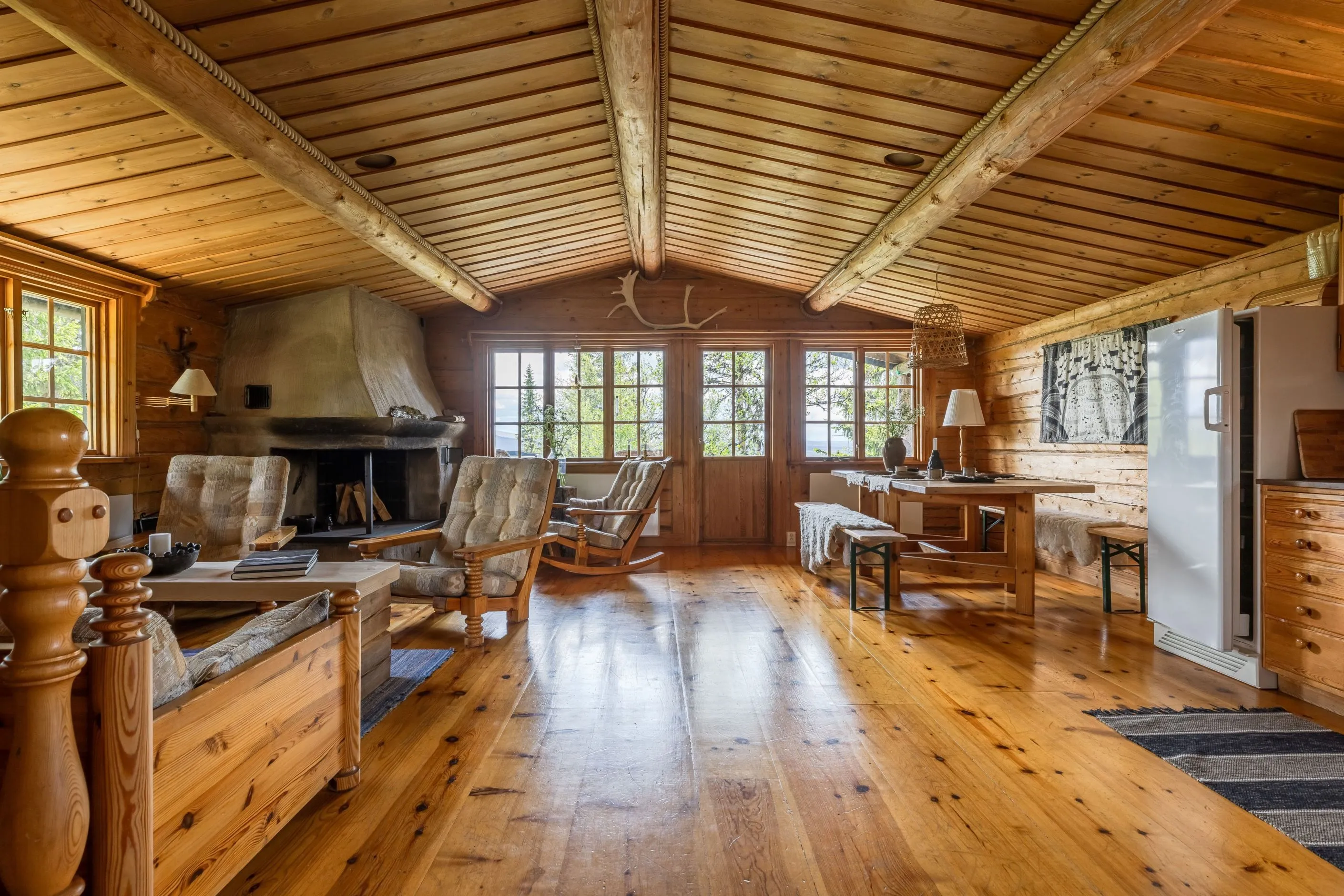 1970s Three-Bedroom House with Spacious Garden in Lofsdalen, Sweden - View image 6 of 42