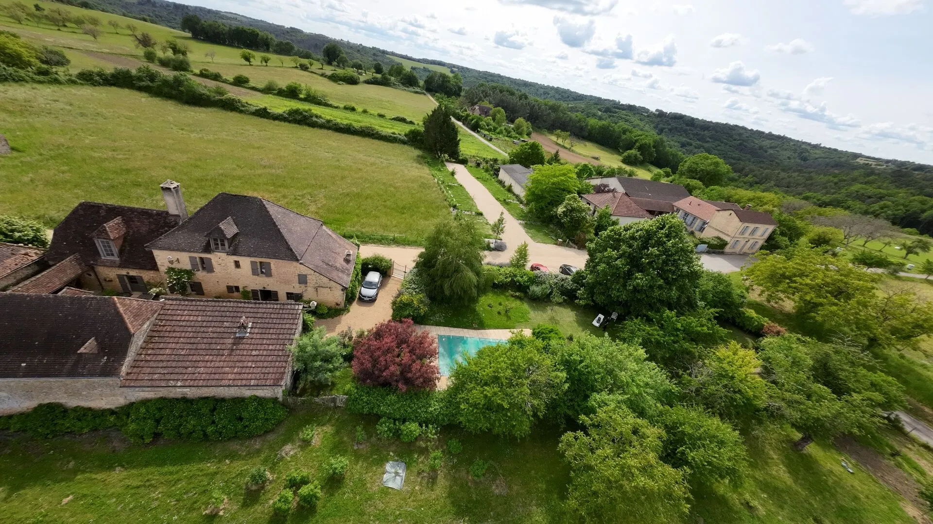 Stone House with Garden and Pool in Montignac's Historic Village - Image 3