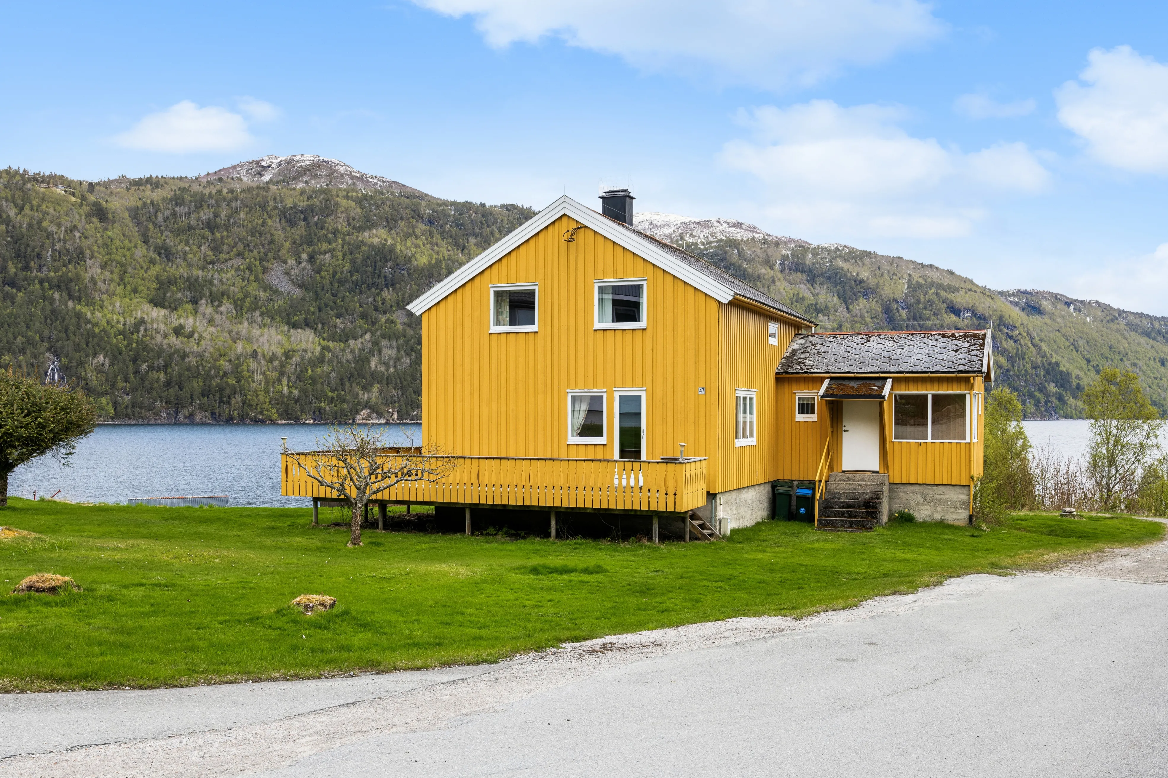 1950s Coastal House with Private Boathouse in Vinjeøra, Norway - Image 3