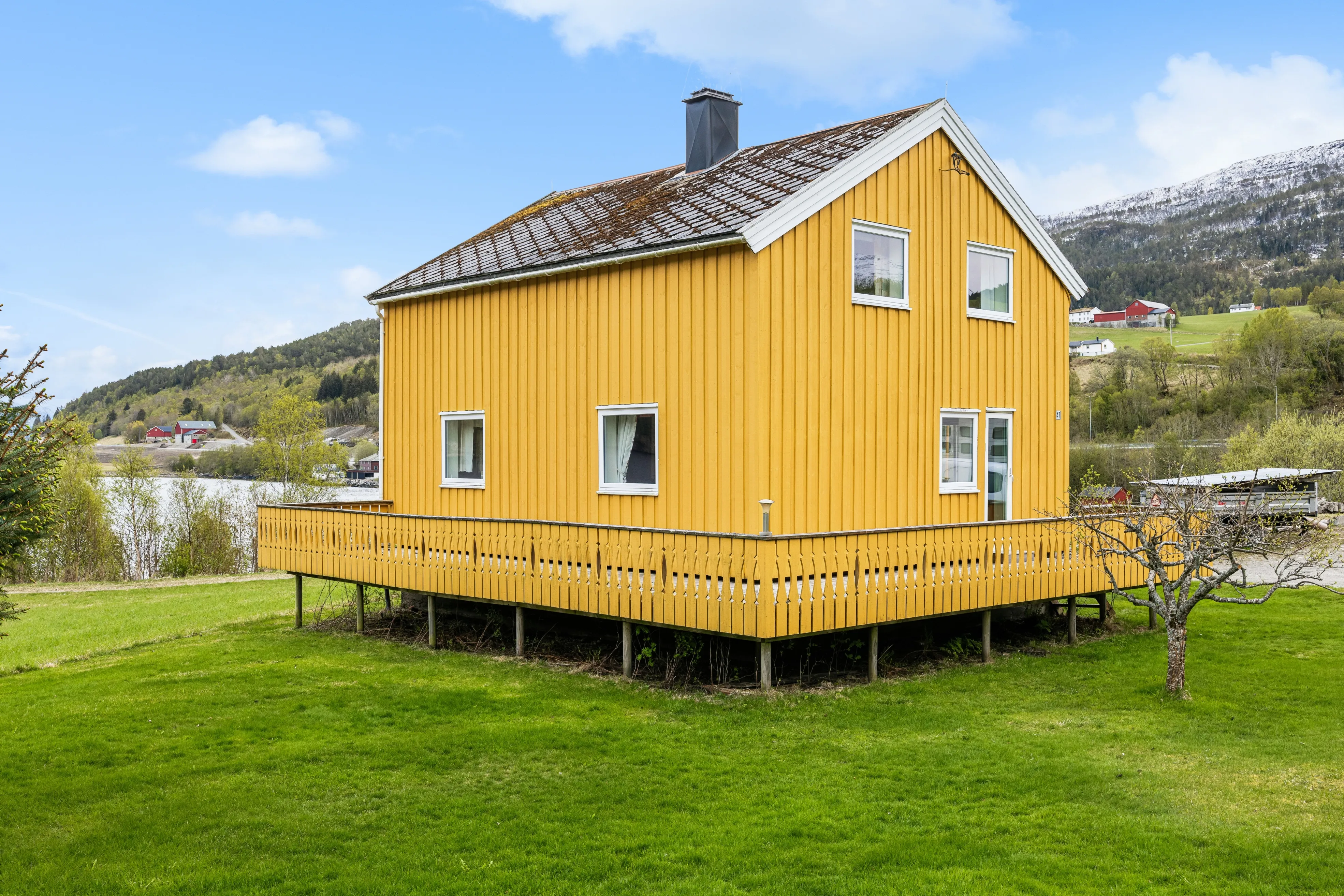 1950s Coastal House with Private Boathouse in Vinjeøra, Norway - Image 4