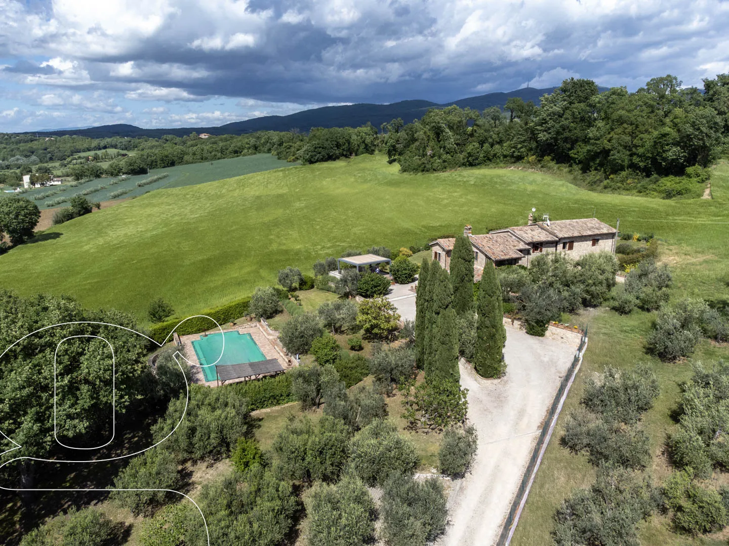 Modern 4-Bed Country House with Pool and Terrace in Scenic Todi, Italy - Image 2
