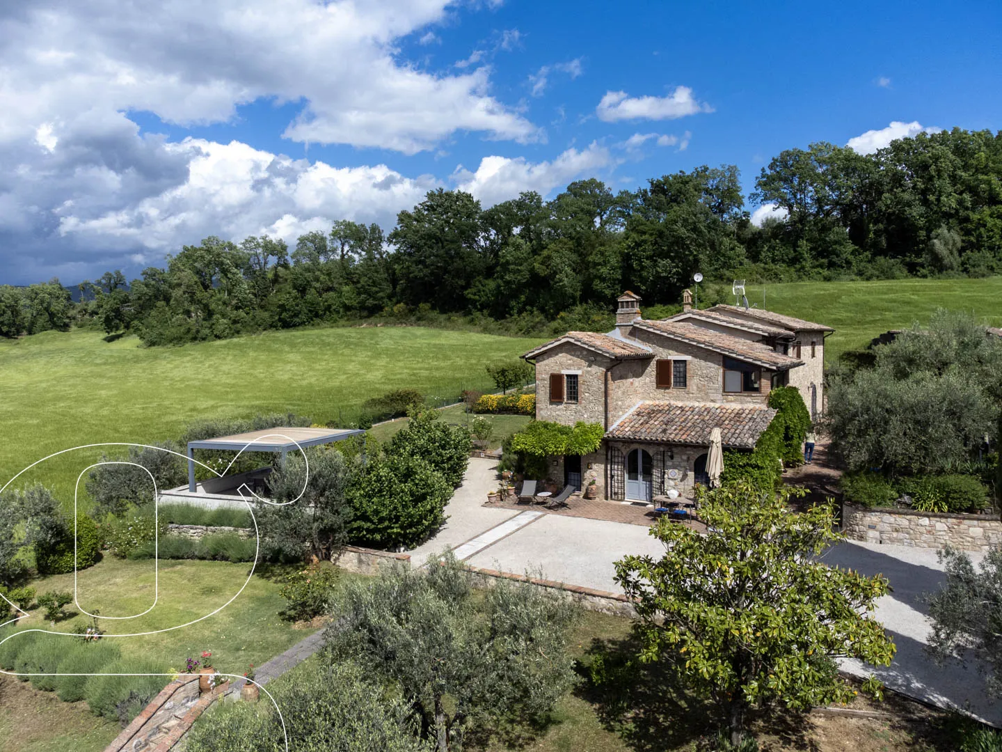 Modern 4-Bed Country House with Pool and Terrace in Scenic Todi, Italy - Image 4
