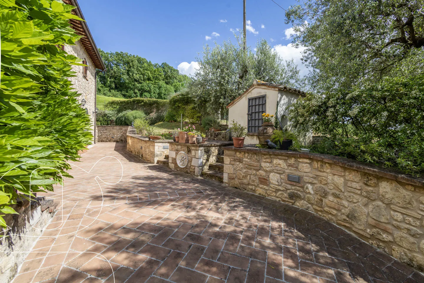 Modern 4-Bed Country House with Pool and Terrace in Scenic Todi, Italy - View image 8 of 63
