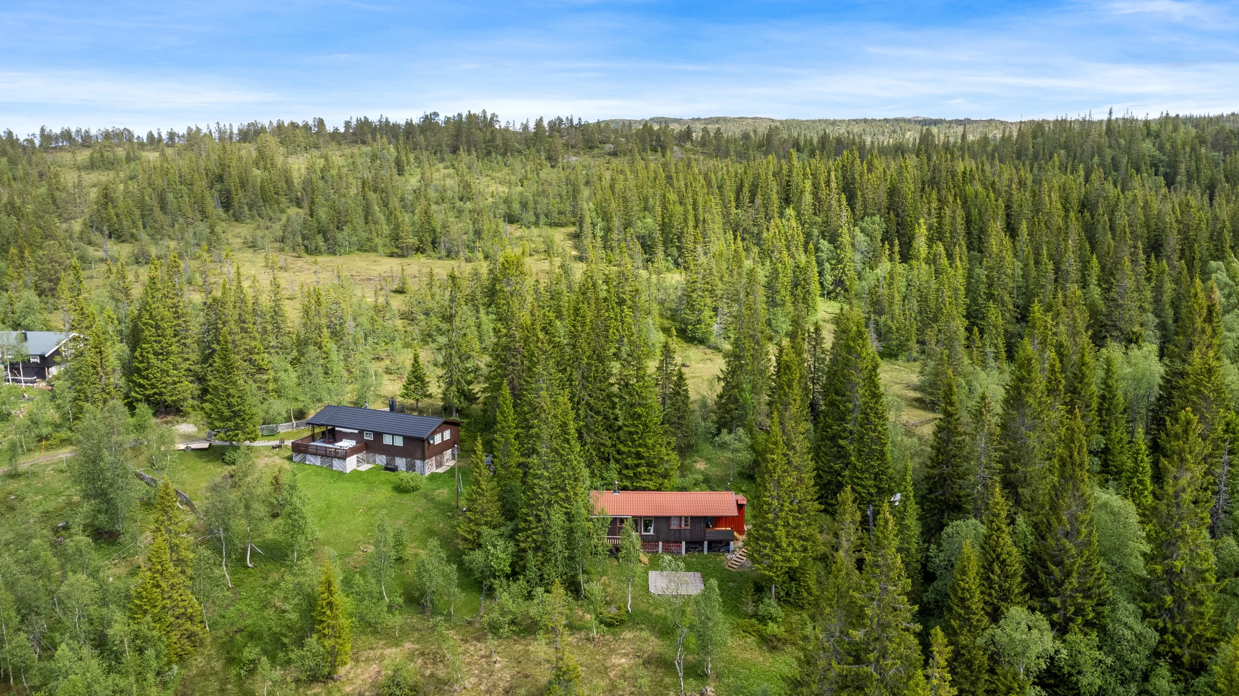 1970s 3-Bedroom Home with Expansive Grounds in Trøndelag, Norway - Image 2