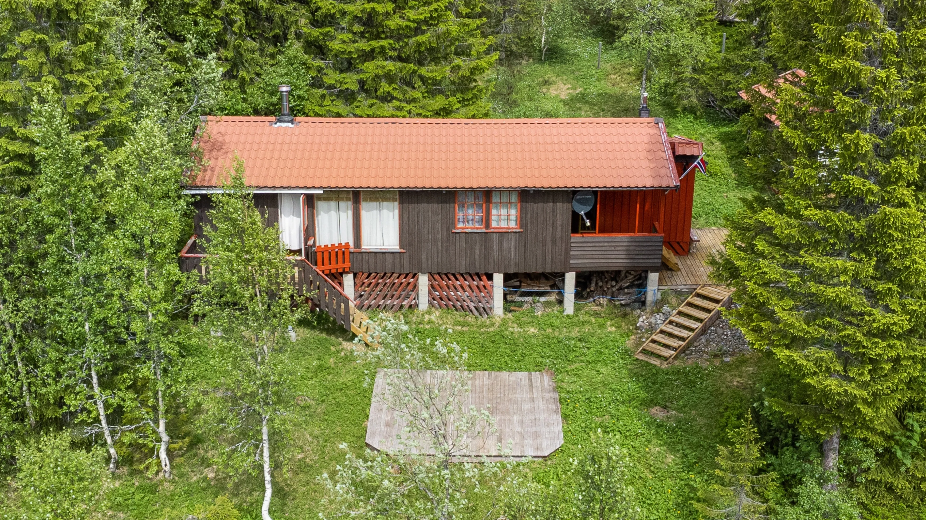 1970s 3-Bedroom Home with Expansive Grounds in Trøndelag, Norway - Image 3