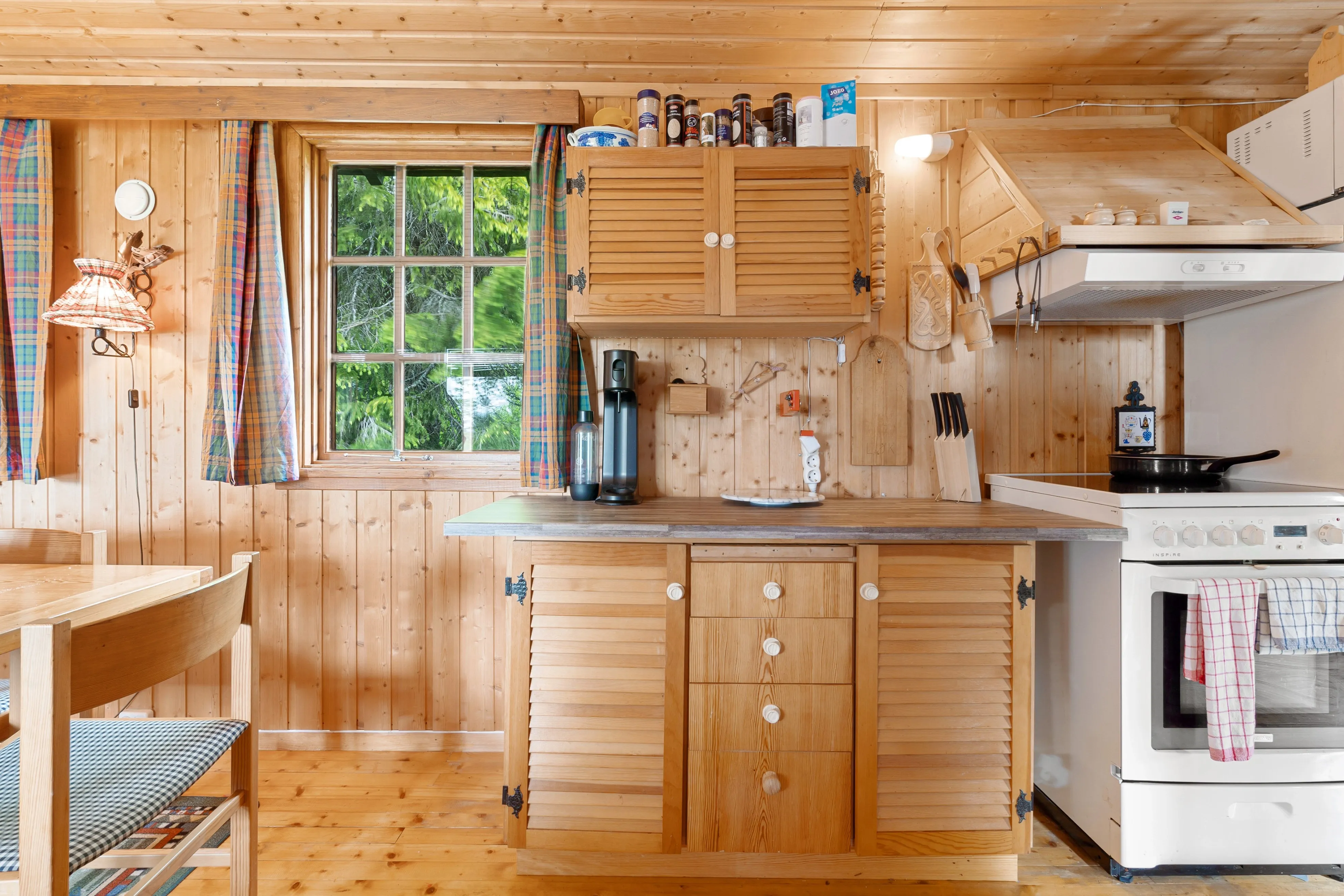 1970s 3-Bedroom Home with Expansive Grounds in Trøndelag, Norway - View image 8 of 24