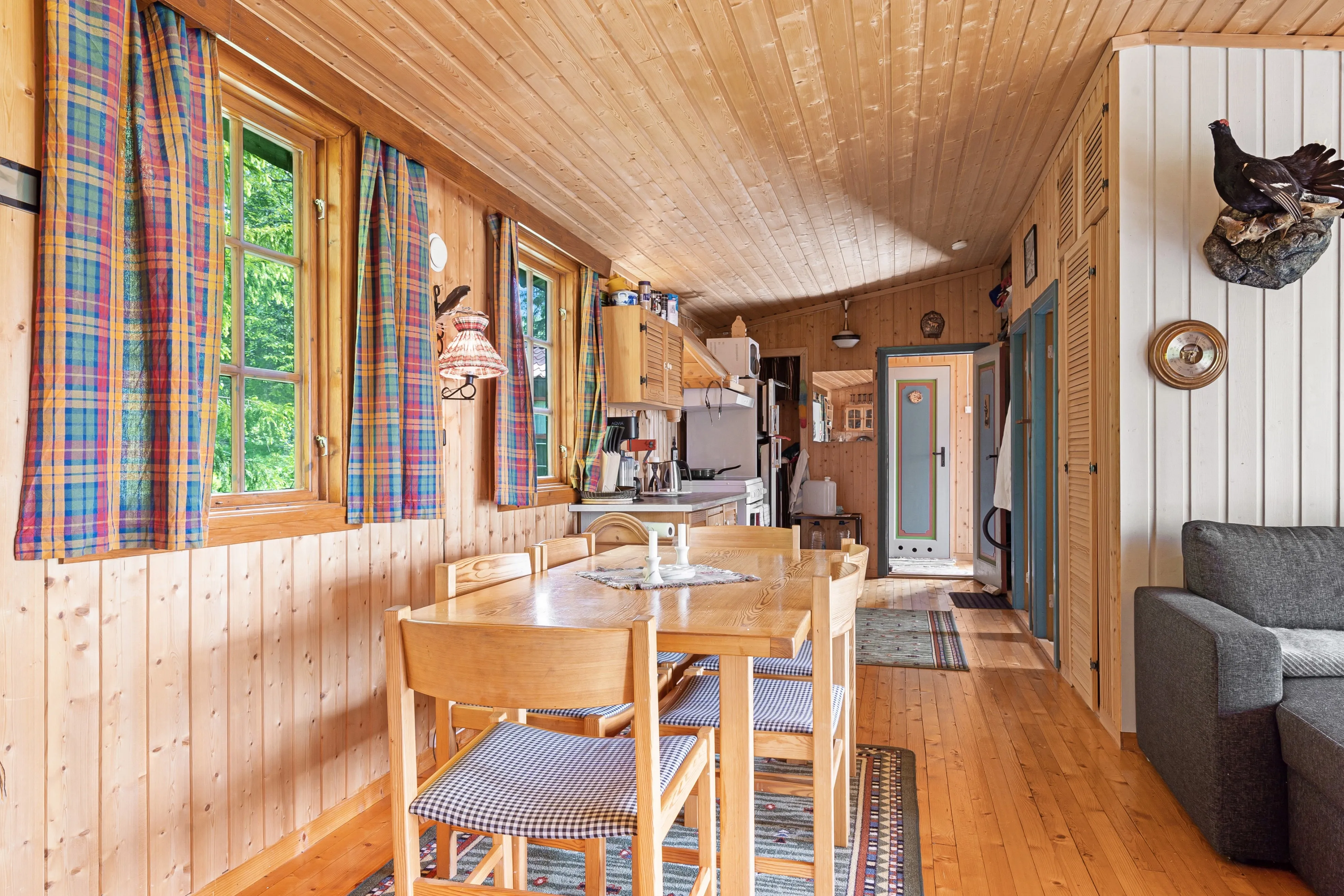 1970s 3-Bedroom Home with Expansive Grounds in Trøndelag, Norway - View image 9 of 24