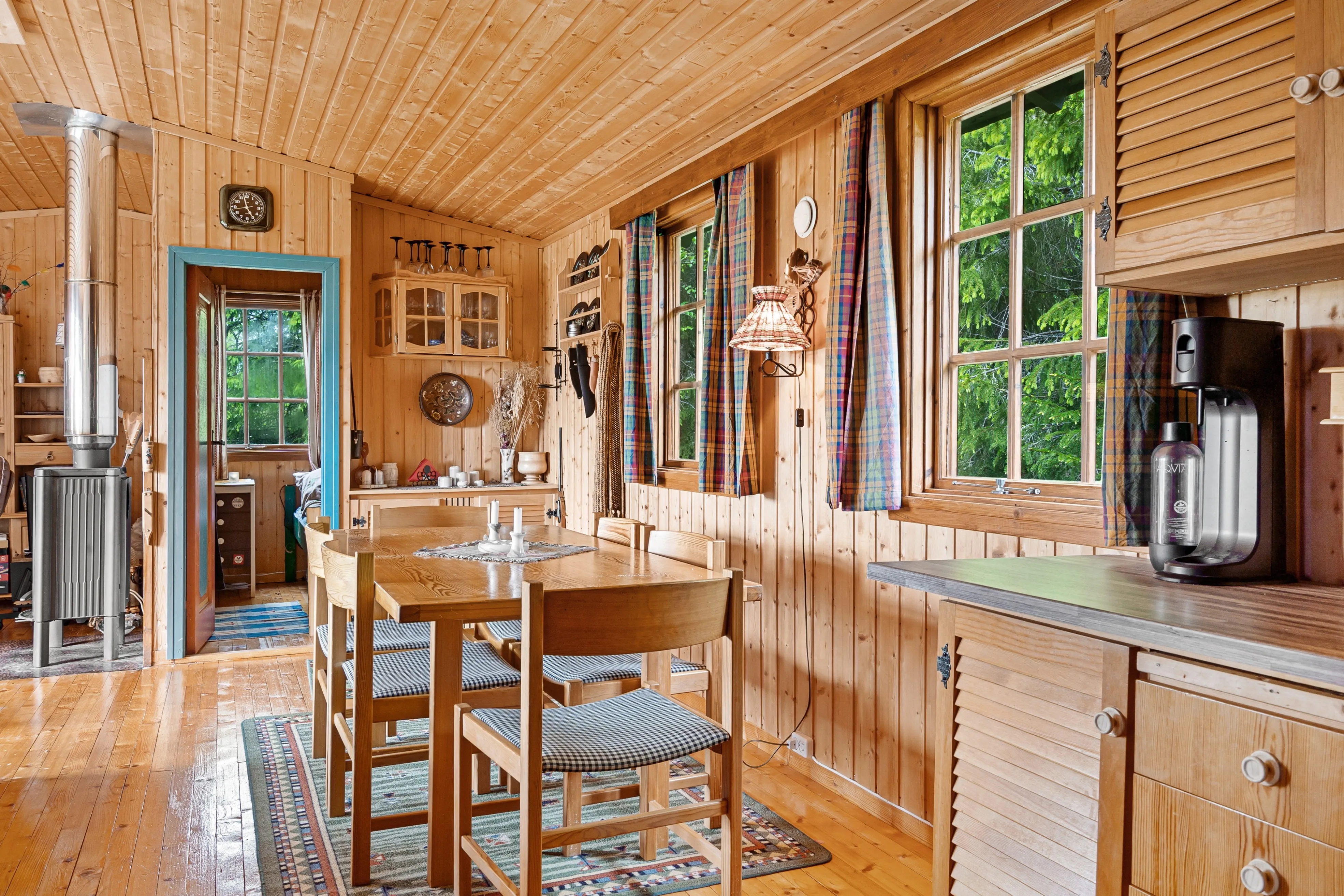 1970s 3-Bedroom Home with Expansive Grounds in Trøndelag, Norway - View image 10 of 24