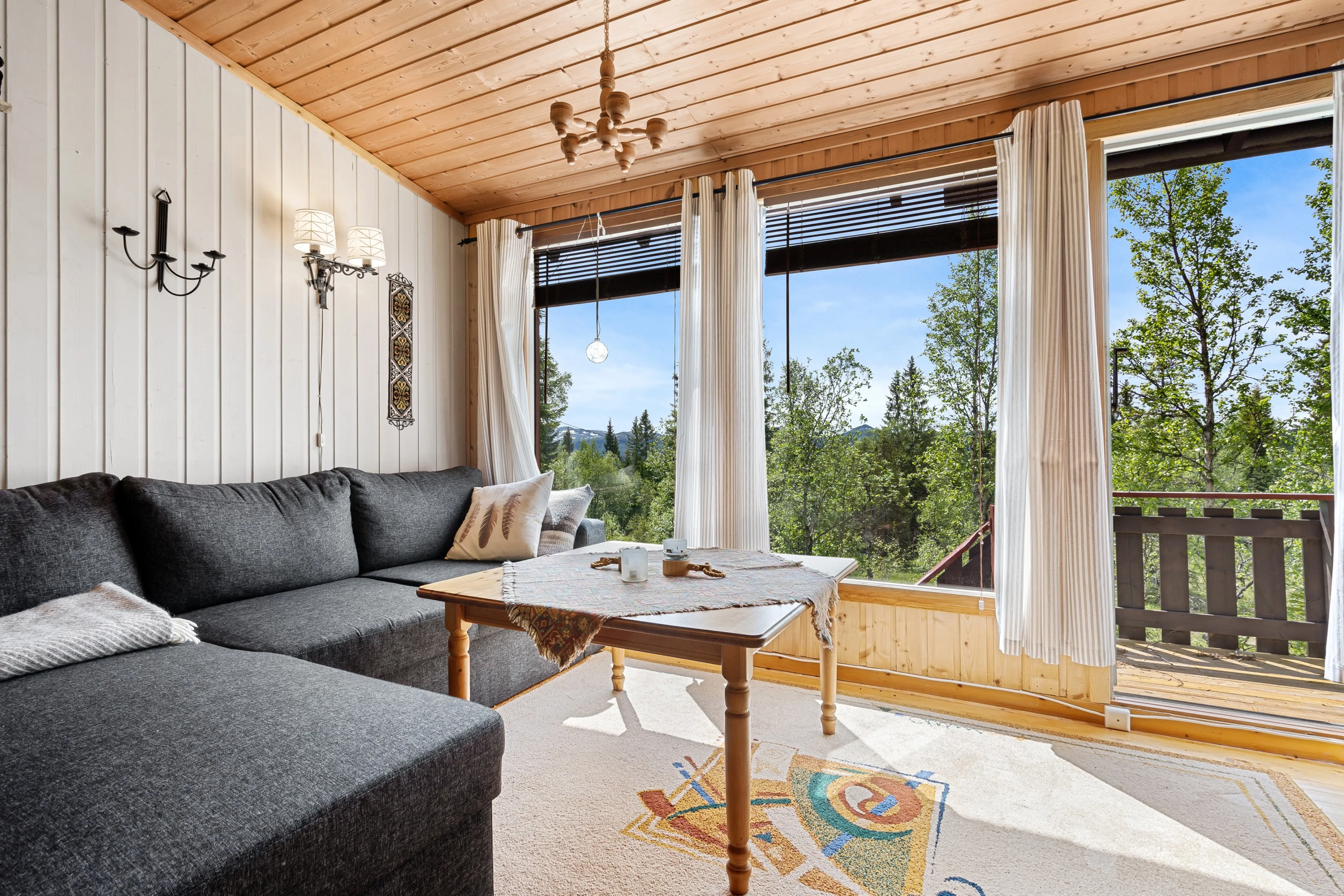 1970s 3-Bedroom Home with Expansive Grounds in Trøndelag, Norway - View image 12 of 24