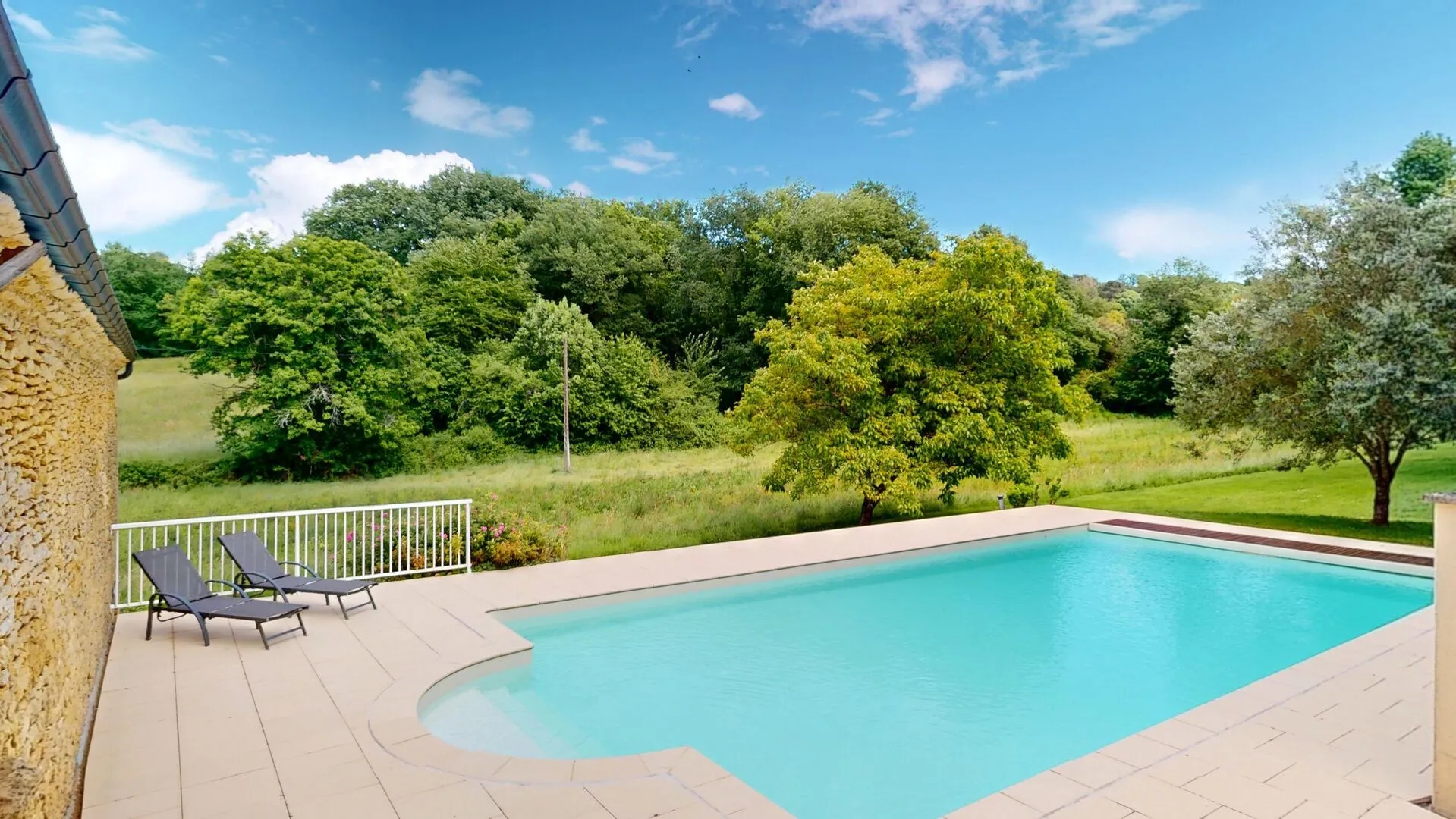 Expansive 5-Bedroom Farmhouse with Pool on 36 Acres near Sarlat, France - Image 4