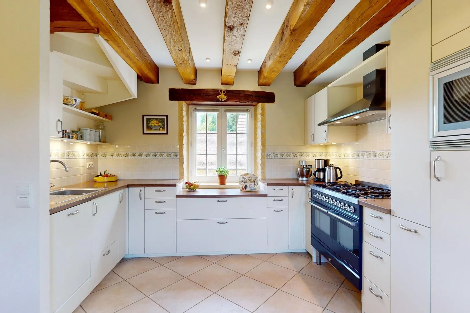 Expansive 5-Bedroom Farmhouse with Pool on 36 Acres near Sarlat, France - View image 8 of 44