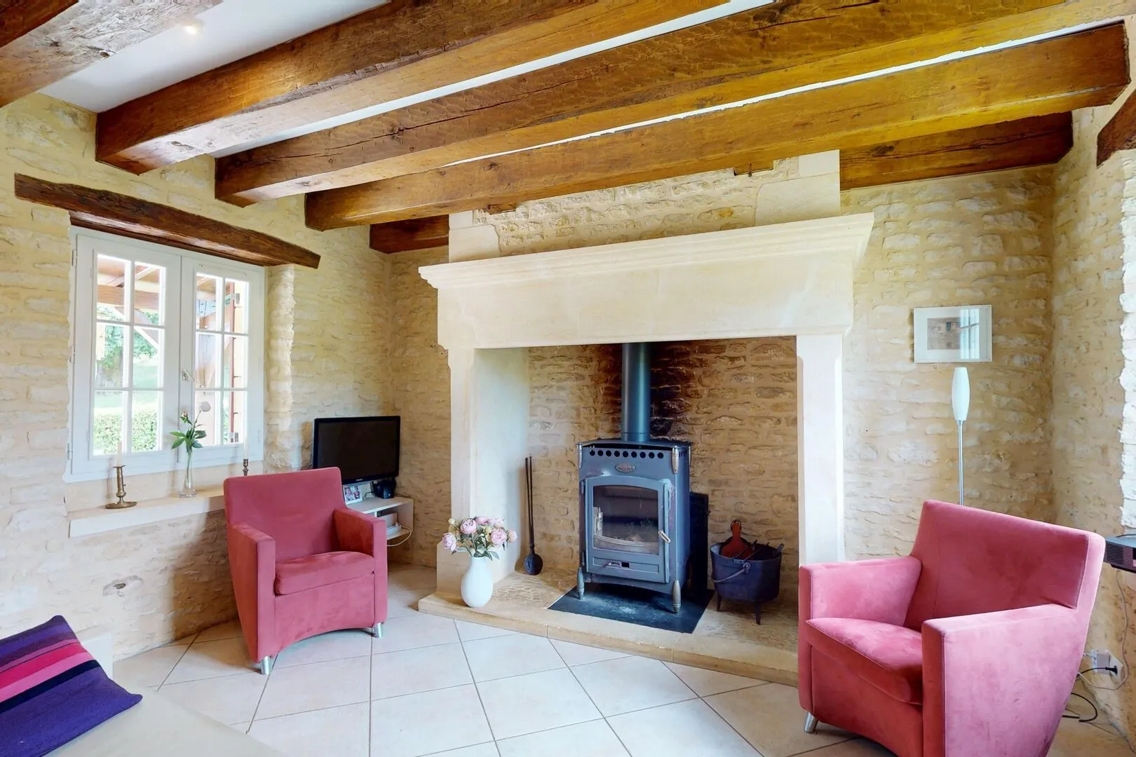 Expansive 5-Bedroom Farmhouse with Pool on 36 Acres near Sarlat, France - View image 14 of 44