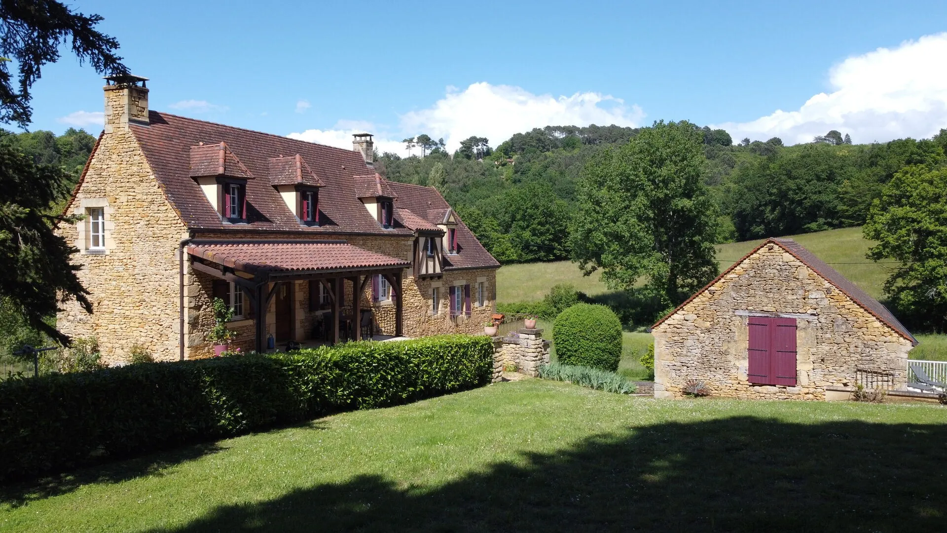 Expansive 5-Bedroom Farmhouse with Pool on 36 Acres near Sarlat, France - View image 27 of 44