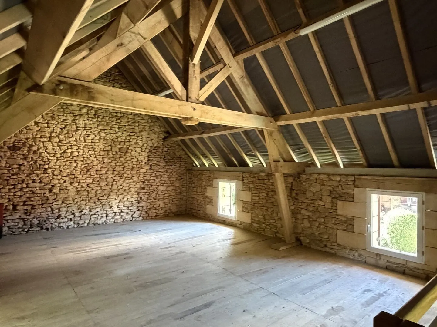 Expansive 5-Bedroom Farmhouse with Pool on 36 Acres near Sarlat, France - View image 28 of 44