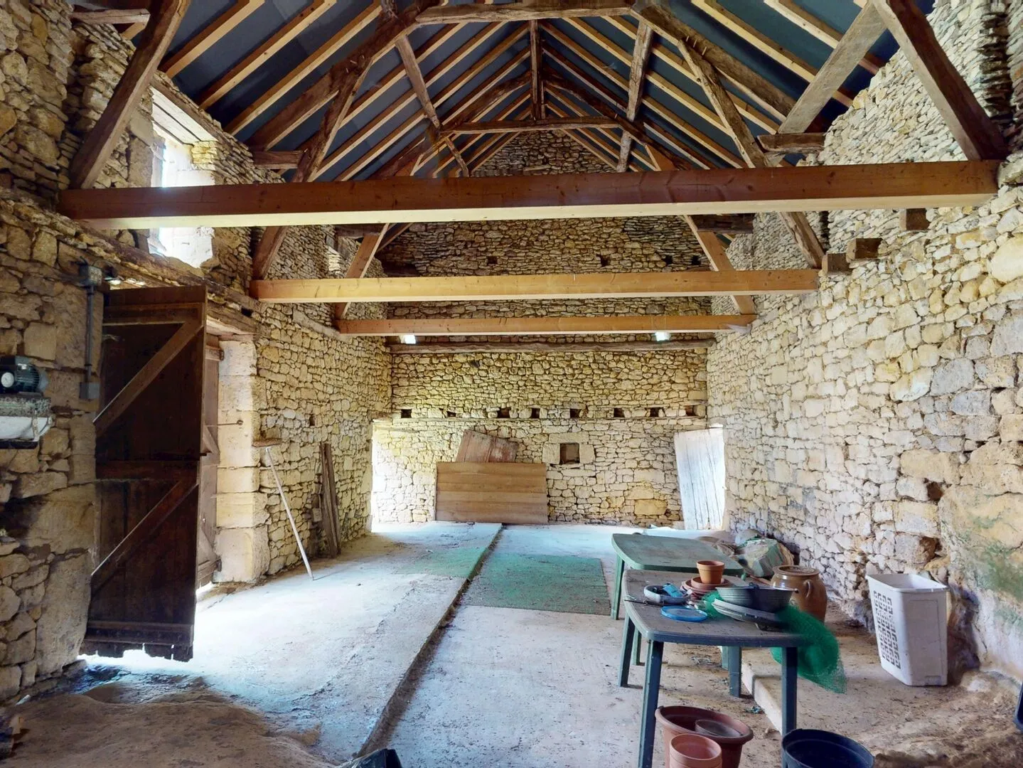 Expansive 5-Bedroom Farmhouse with Pool on 36 Acres near Sarlat, France - View image 32 of 44