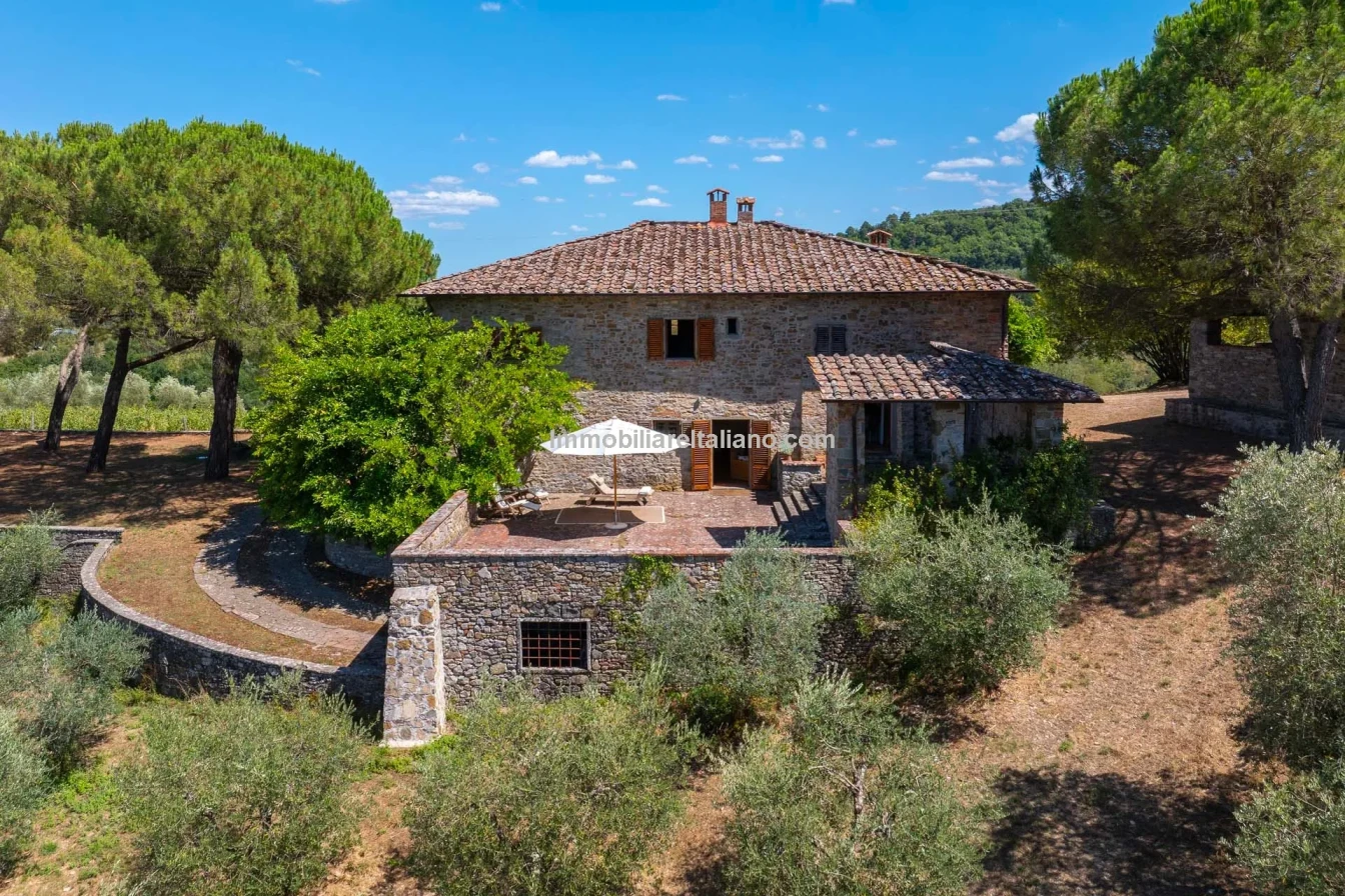 Spacious 5-Bedroom Farmhouse with Dual Living in Bucine, Tuscany - View image 8 of 50