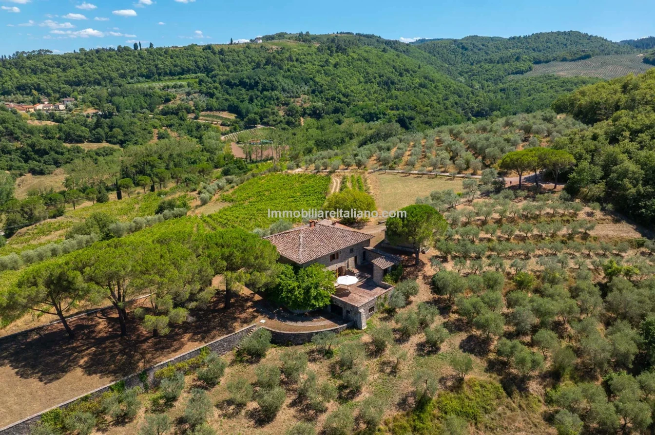 Spacious 5-Bedroom Farmhouse with Dual Living in Bucine, Tuscany - View image 9 of 50