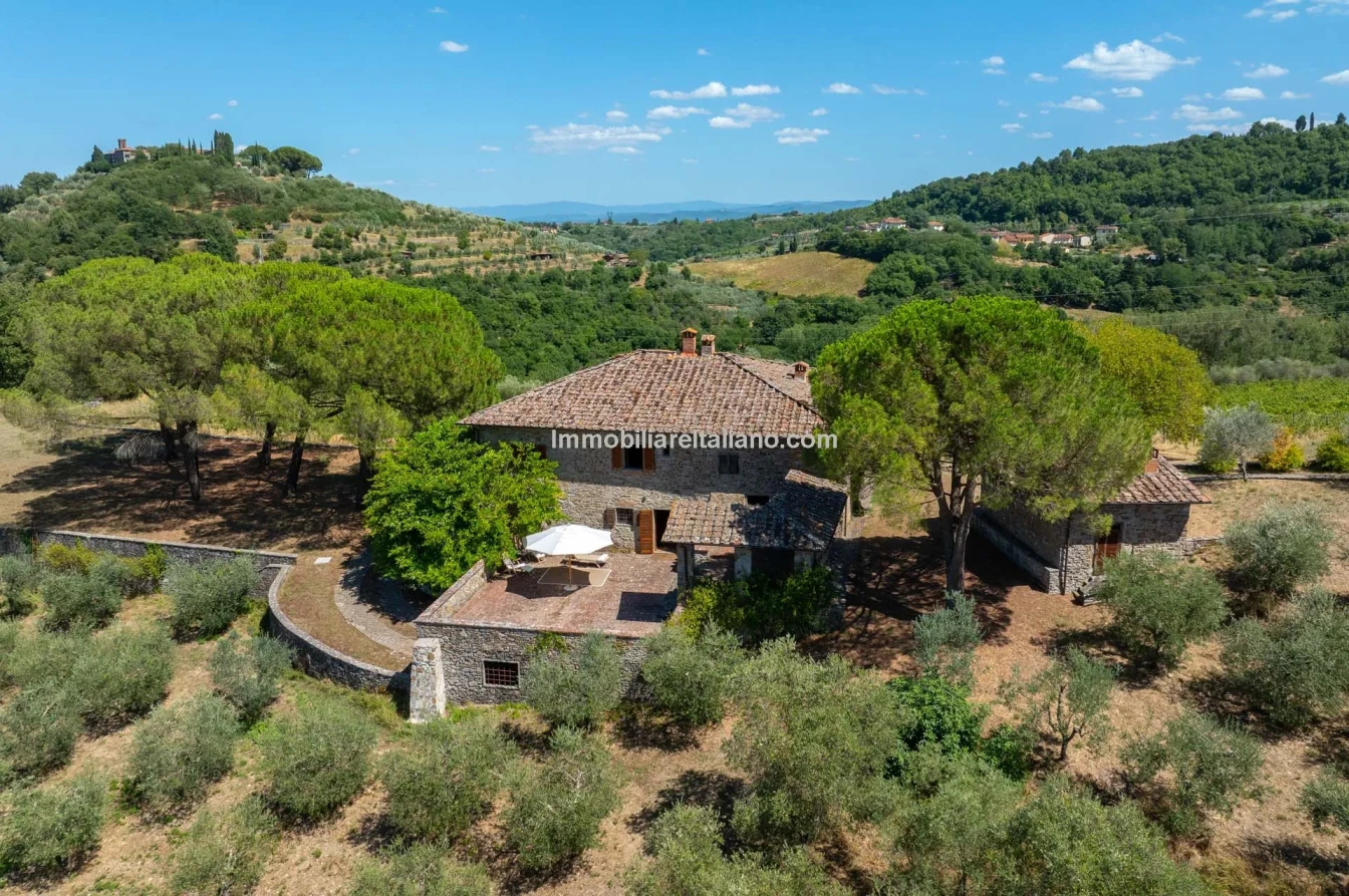 Spacious 5-Bedroom Farmhouse with Dual Living in Bucine, Tuscany - View image 10 of 50