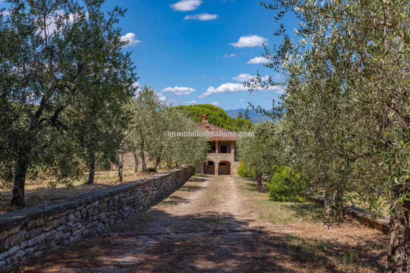 Spacious 5-Bedroom Farmhouse with Dual Living in Bucine, Tuscany - View image 13 of 50
