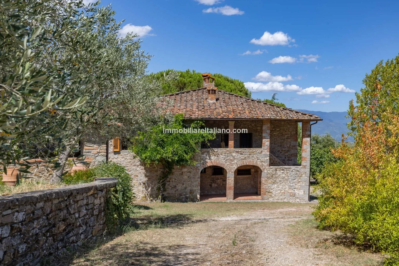 Spacious 5-Bedroom Farmhouse with Dual Living in Bucine, Tuscany - View image 14 of 50
