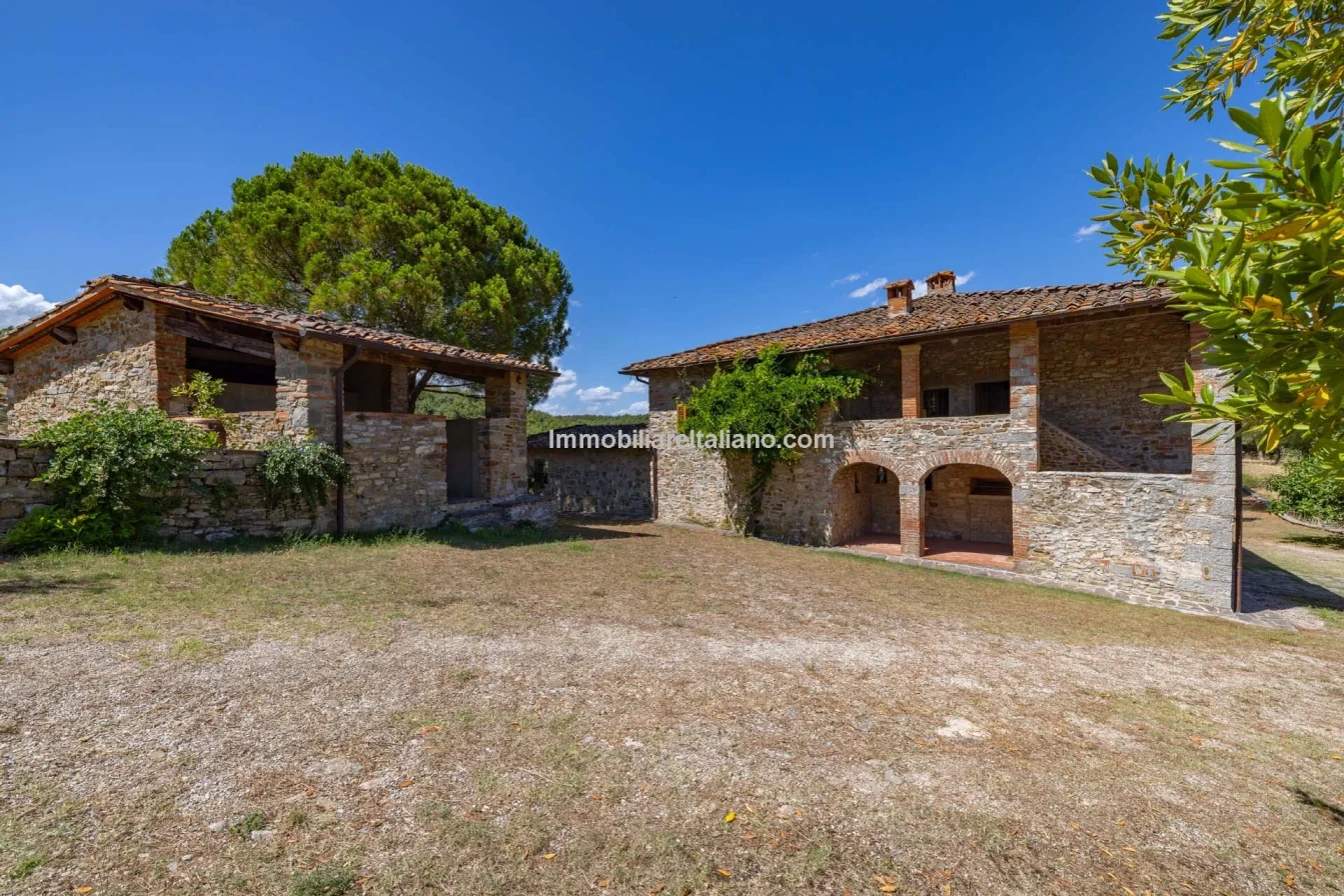 Spacious 5-Bedroom Farmhouse with Dual Living in Bucine, Tuscany - View image 15 of 50
