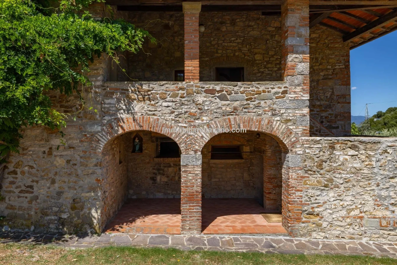 Spacious 5-Bedroom Farmhouse with Dual Living in Bucine, Tuscany - View image 16 of 50