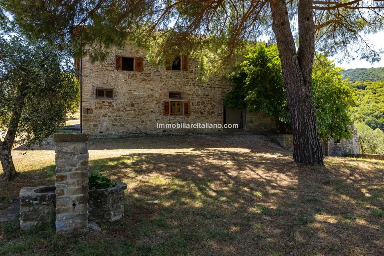 Spacious 5-Bedroom Farmhouse with Dual Living in Bucine, Tuscany - View image 19 of 50