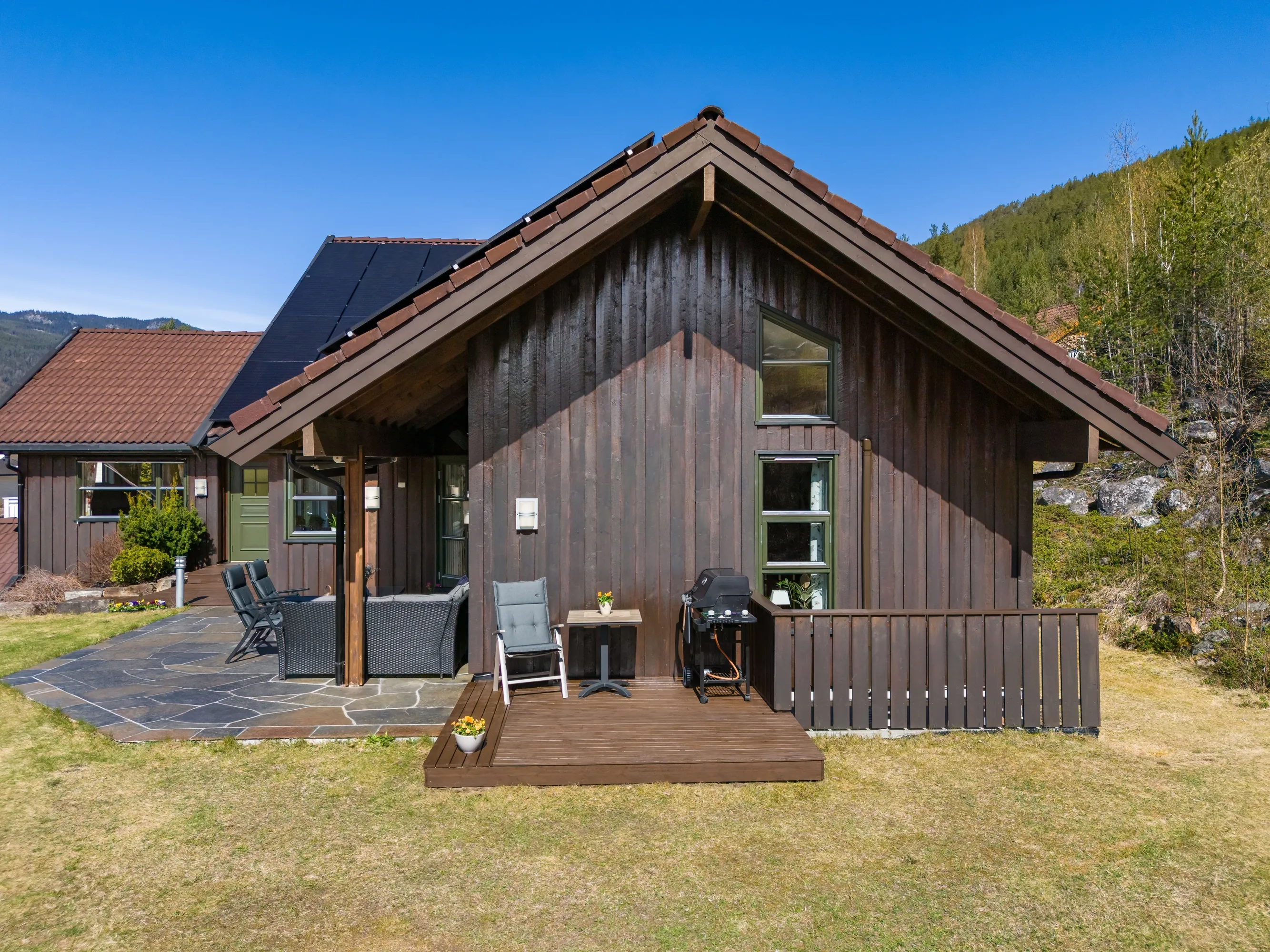 Spacious 8-Bedroom House in Nesbyen with Rental Potential and Expansive Garden - View image 7 of 87