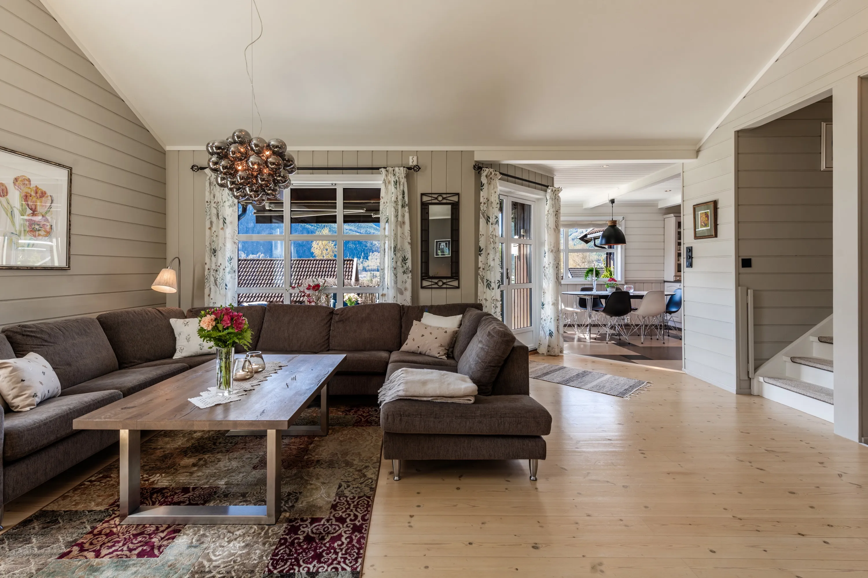 Spacious 8-Bedroom House in Nesbyen with Rental Potential and Expansive Garden - View image 21 of 87