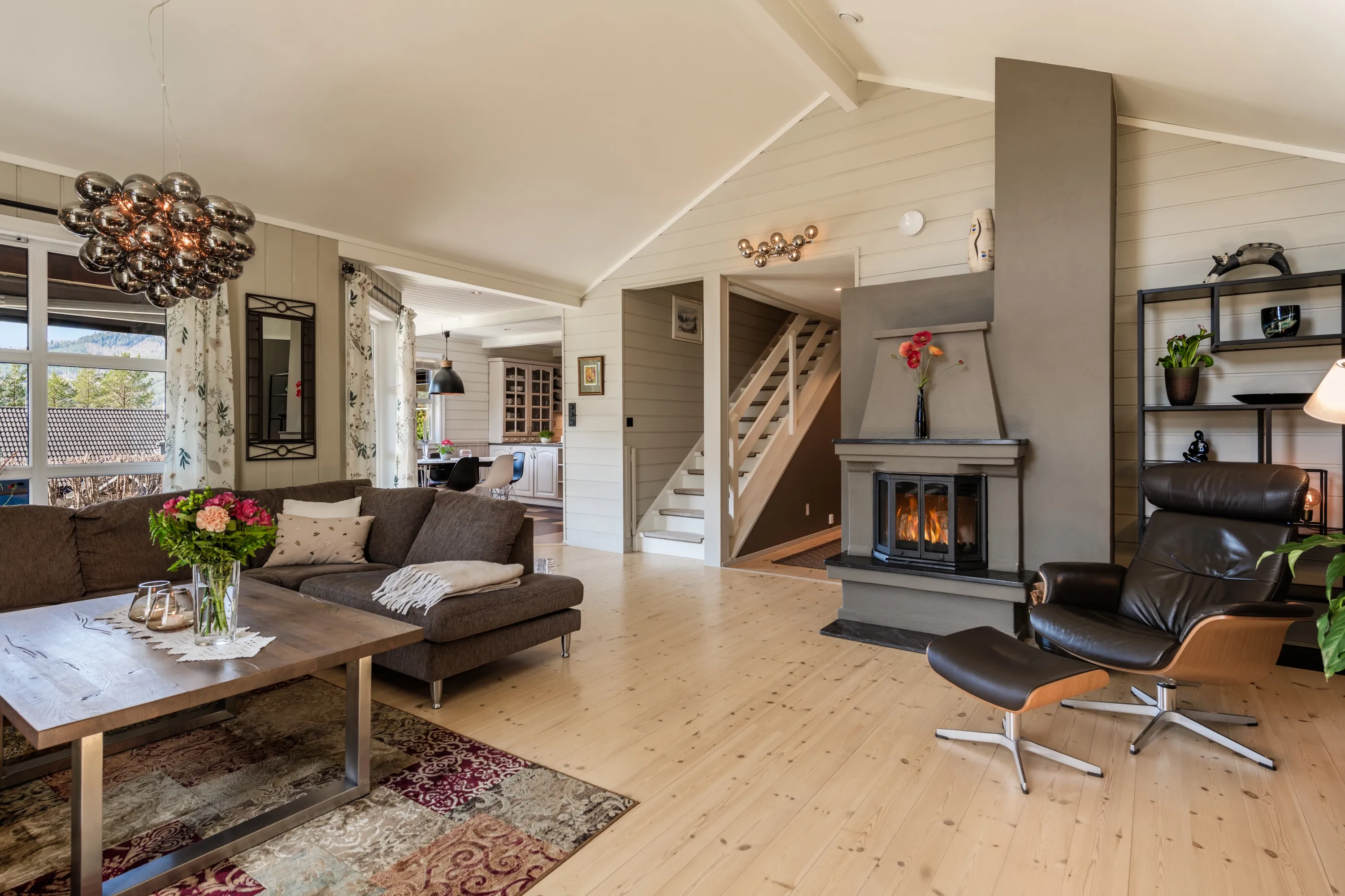 Spacious 8-Bedroom House in Nesbyen with Rental Potential and Expansive Garden - View image 22 of 87