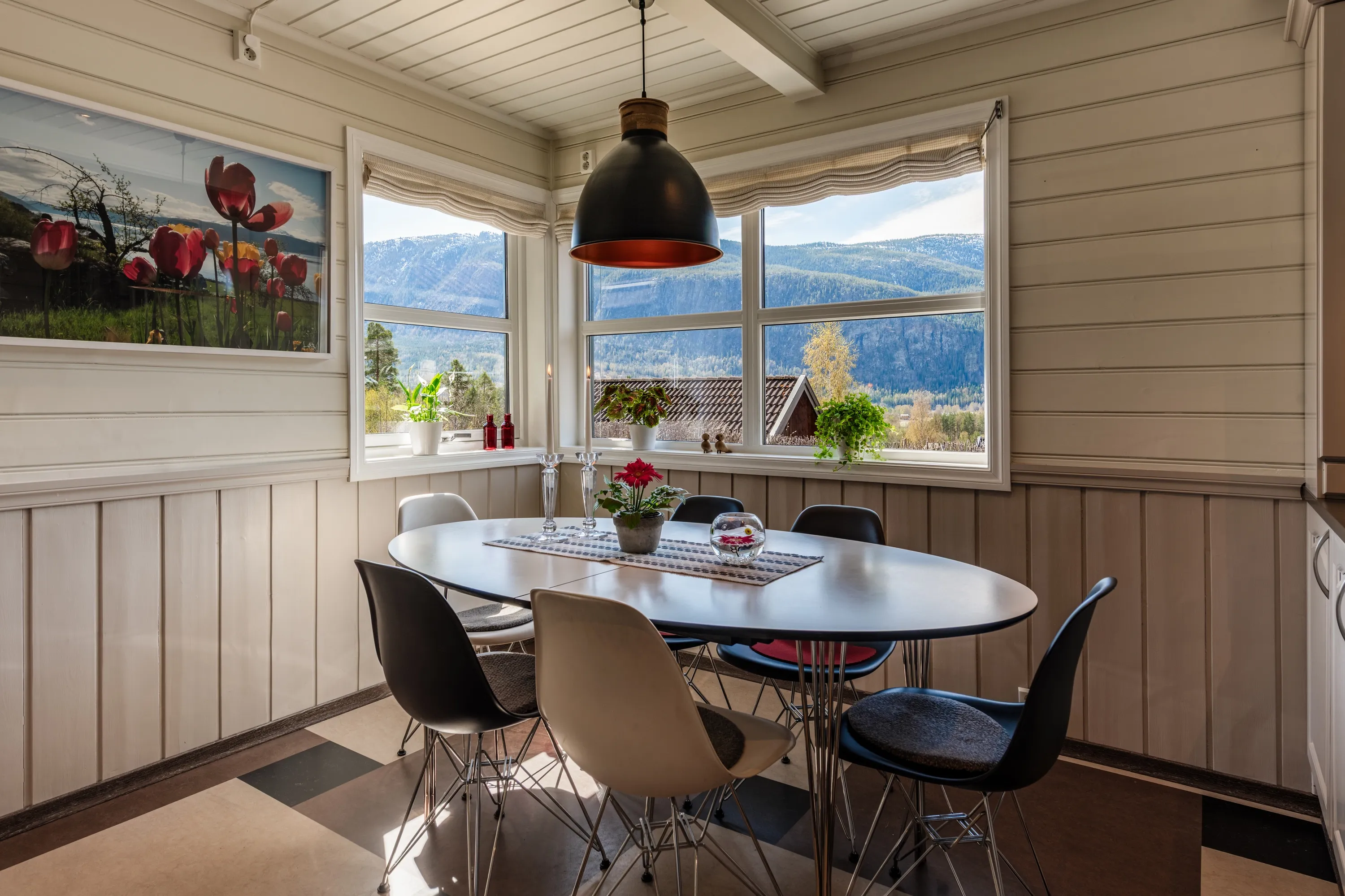 Spacious 8-Bedroom House in Nesbyen with Rental Potential and Expansive Garden - View image 27 of 87