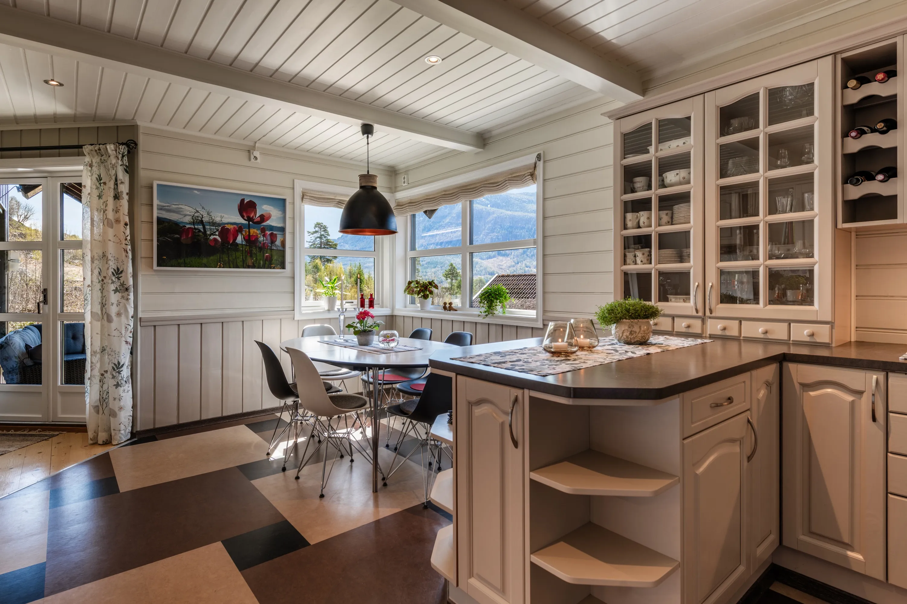 Spacious 8-Bedroom House in Nesbyen with Rental Potential and Expansive Garden - View image 28 of 87