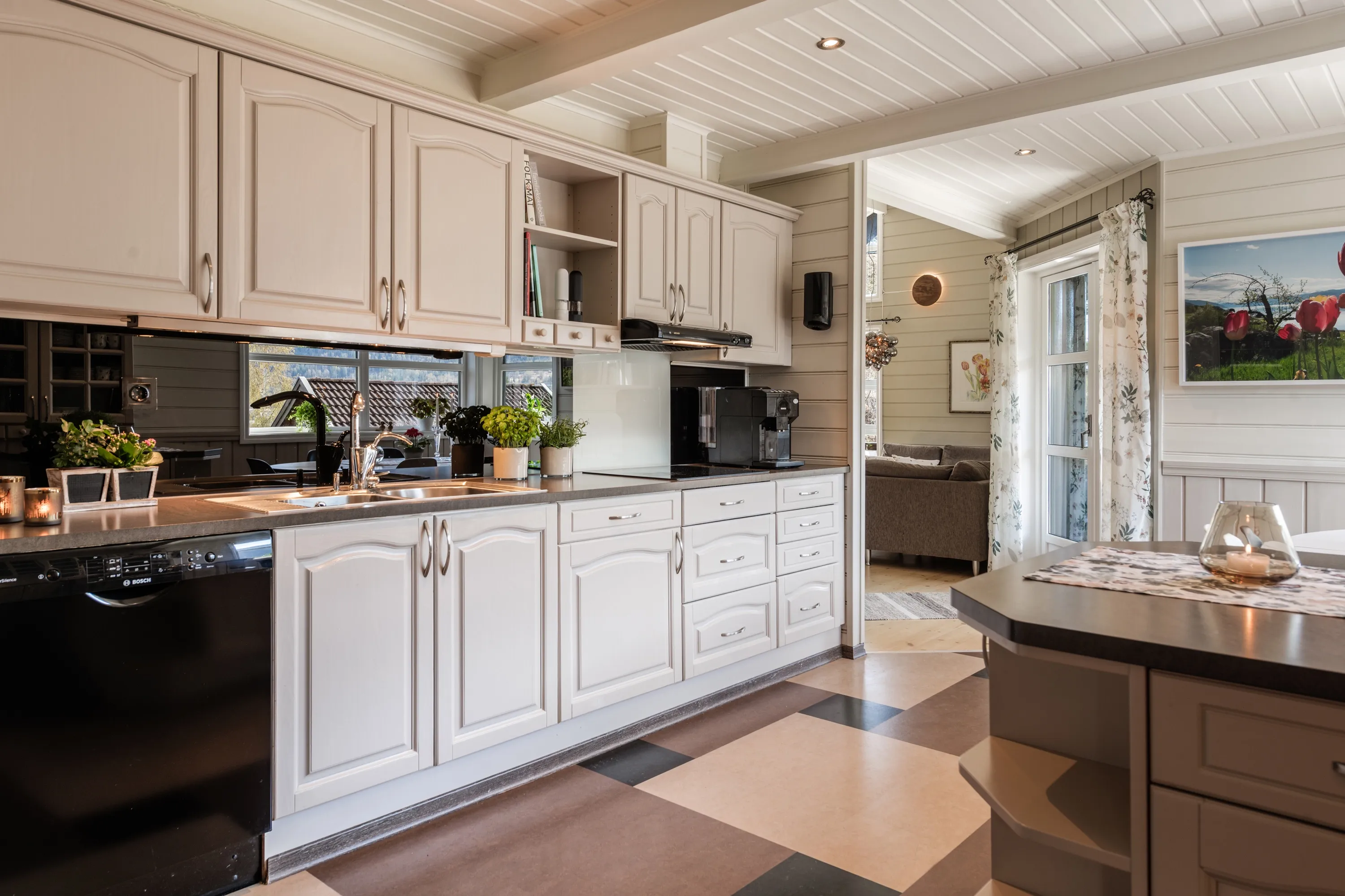 Spacious 8-Bedroom House in Nesbyen with Rental Potential and Expansive Garden - View image 33 of 87