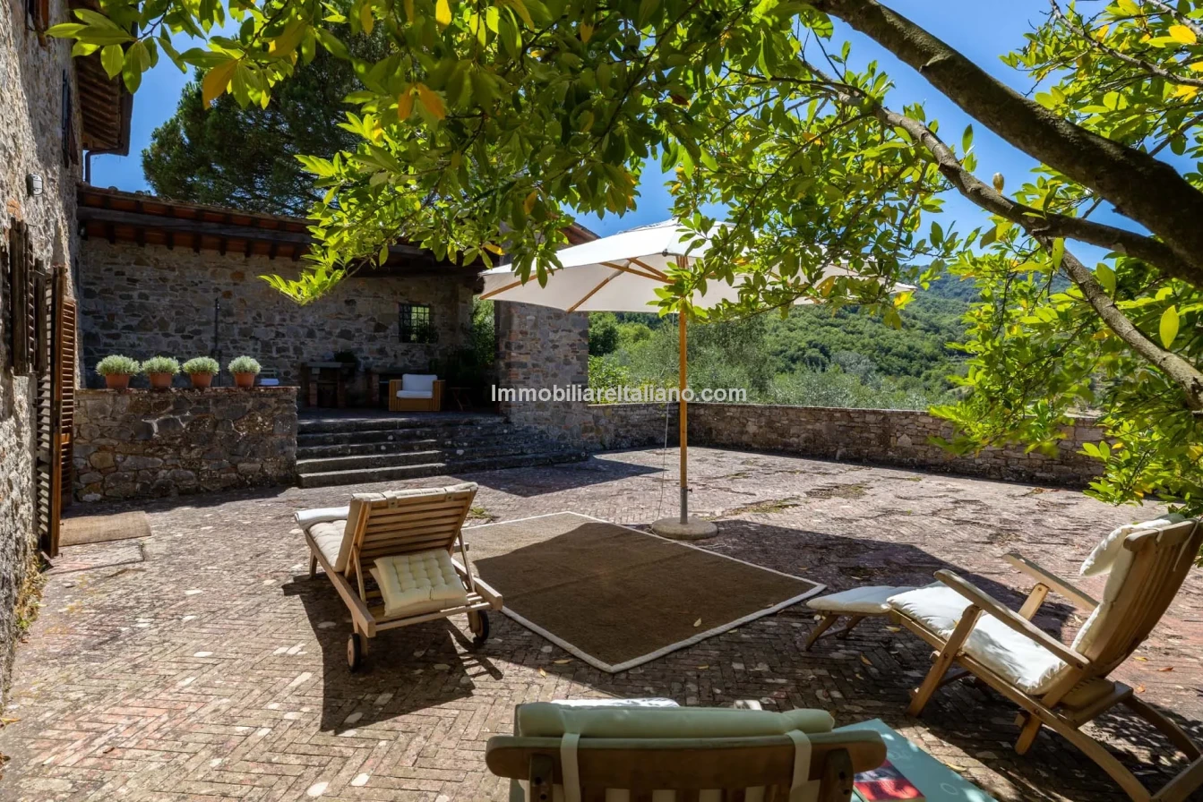 Spacious 5-Bedroom Farmhouse with Dual Living in Bucine, Tuscany - View image 22 of 50