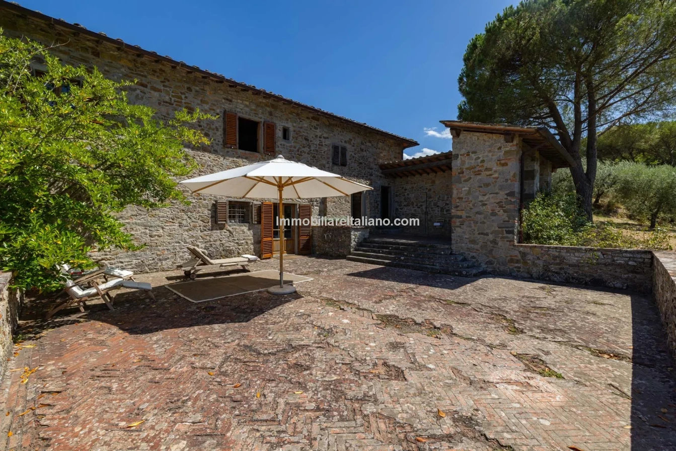 Spacious 5-Bedroom Farmhouse with Dual Living in Bucine, Tuscany - View image 23 of 50