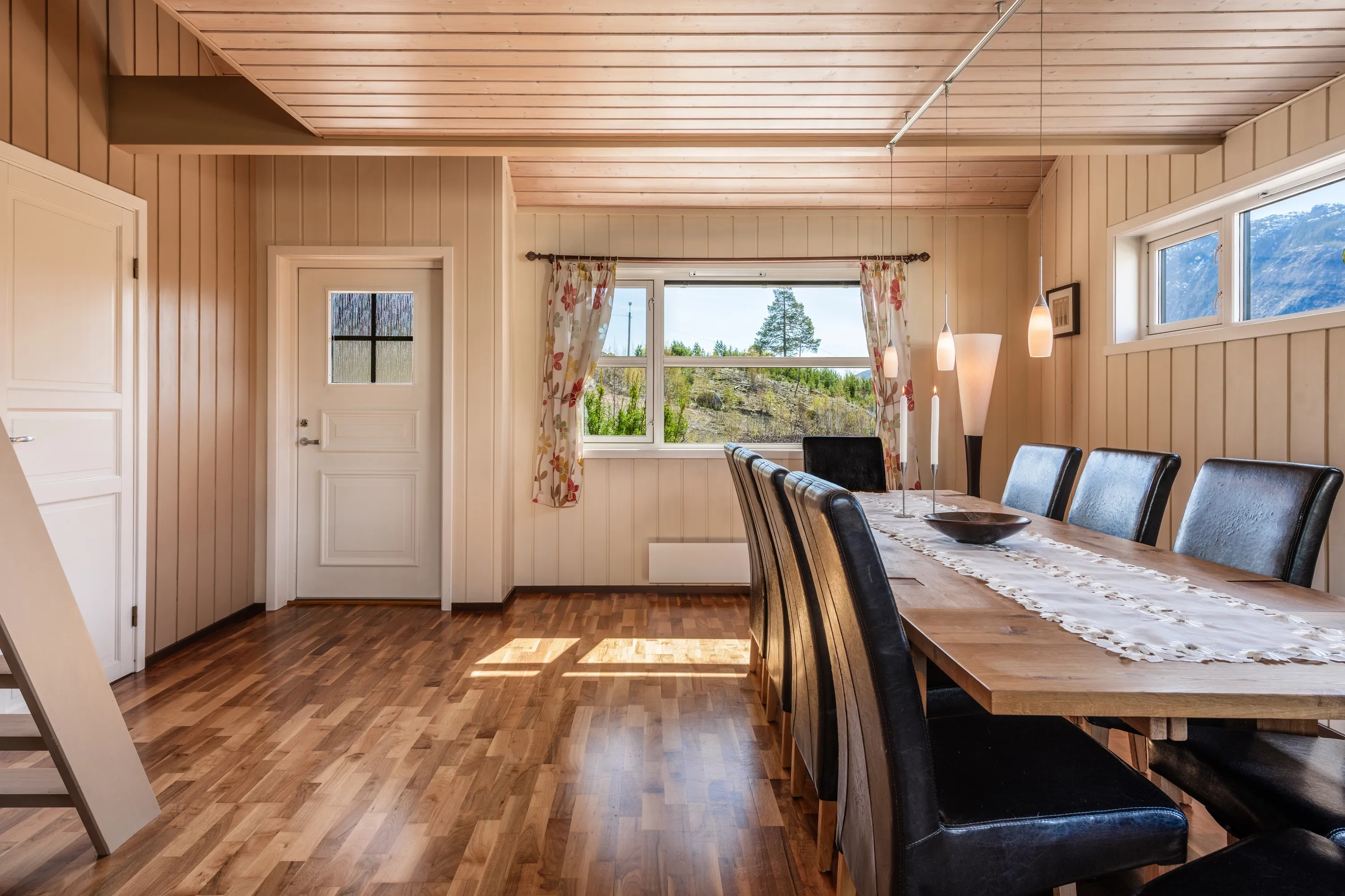 Spacious 8-Bedroom House in Nesbyen with Rental Potential and Expansive Garden - View image 49 of 87