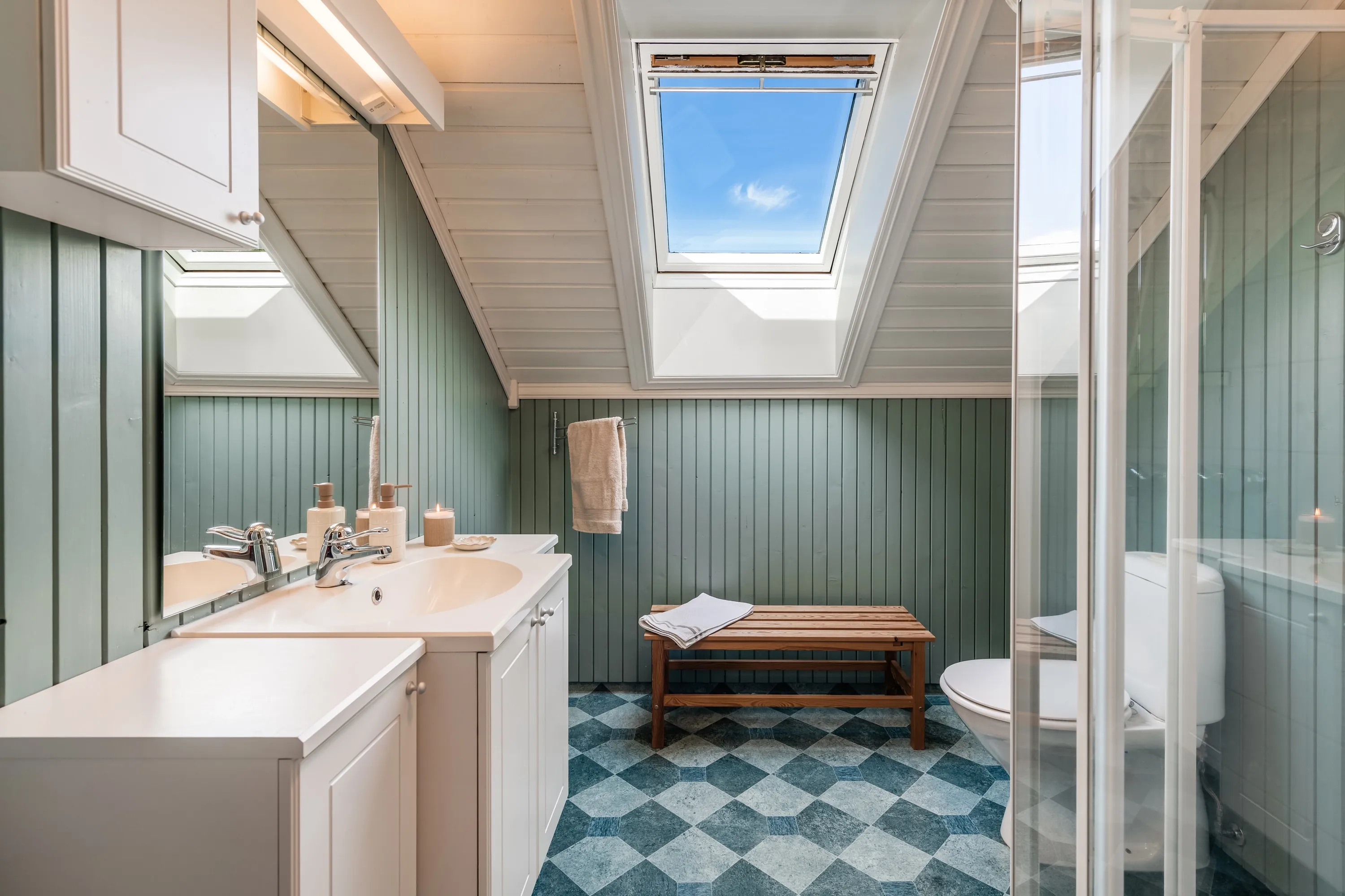 Spacious 8-Bedroom House in Nesbyen with Rental Potential and Expansive Garden - View image 64 of 87