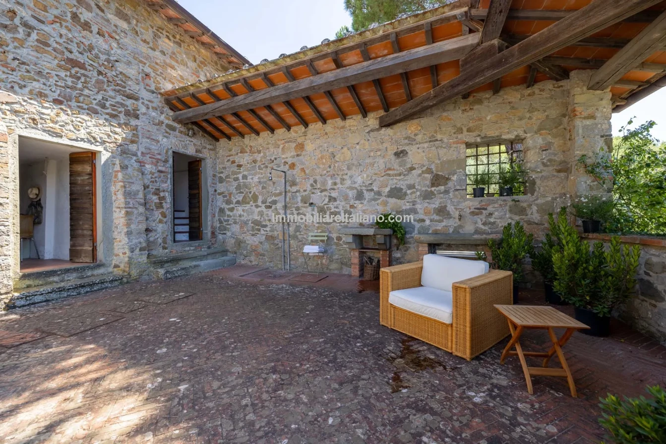 Spacious 5-Bedroom Farmhouse with Dual Living in Bucine, Tuscany - View image 25 of 50