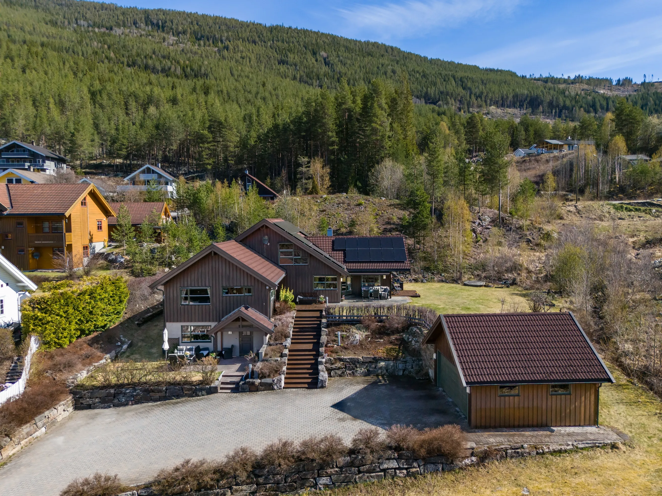 Spacious 8-Bedroom House in Nesbyen with Rental Potential and Expansive Garden - View image 72 of 87