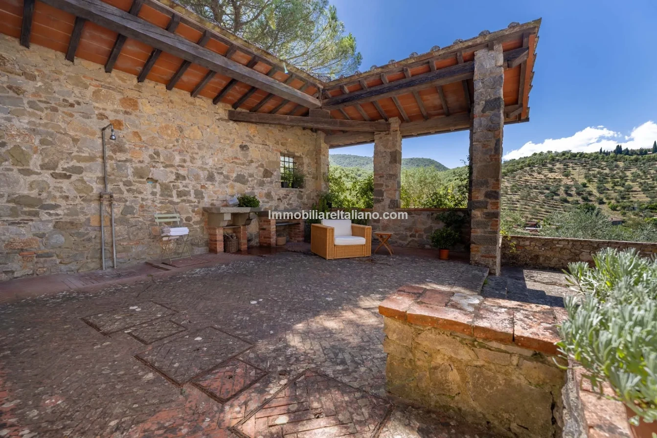 Spacious 5-Bedroom Farmhouse with Dual Living in Bucine, Tuscany - View image 26 of 50