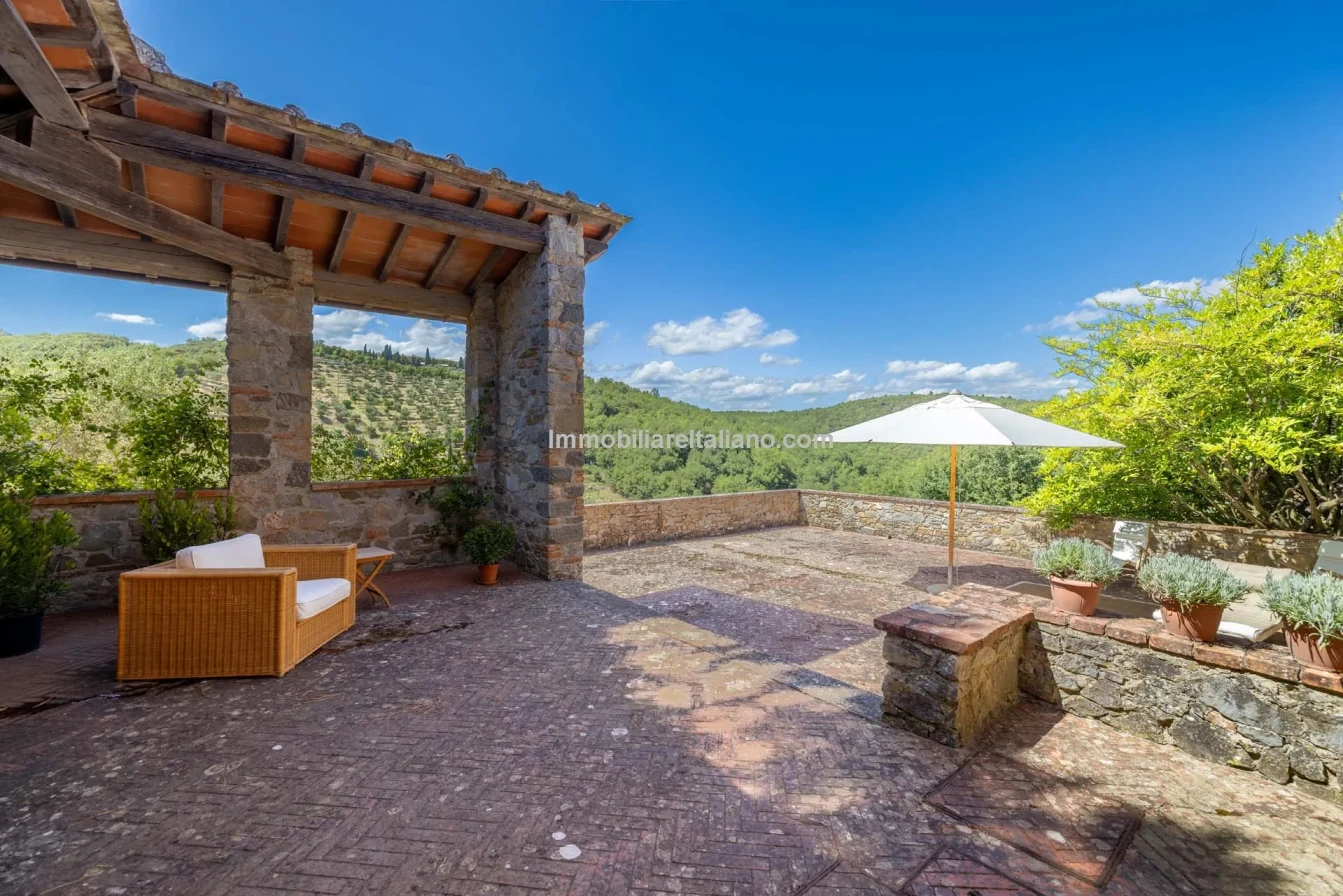Spacious 5-Bedroom Farmhouse with Dual Living in Bucine, Tuscany - View image 27 of 50