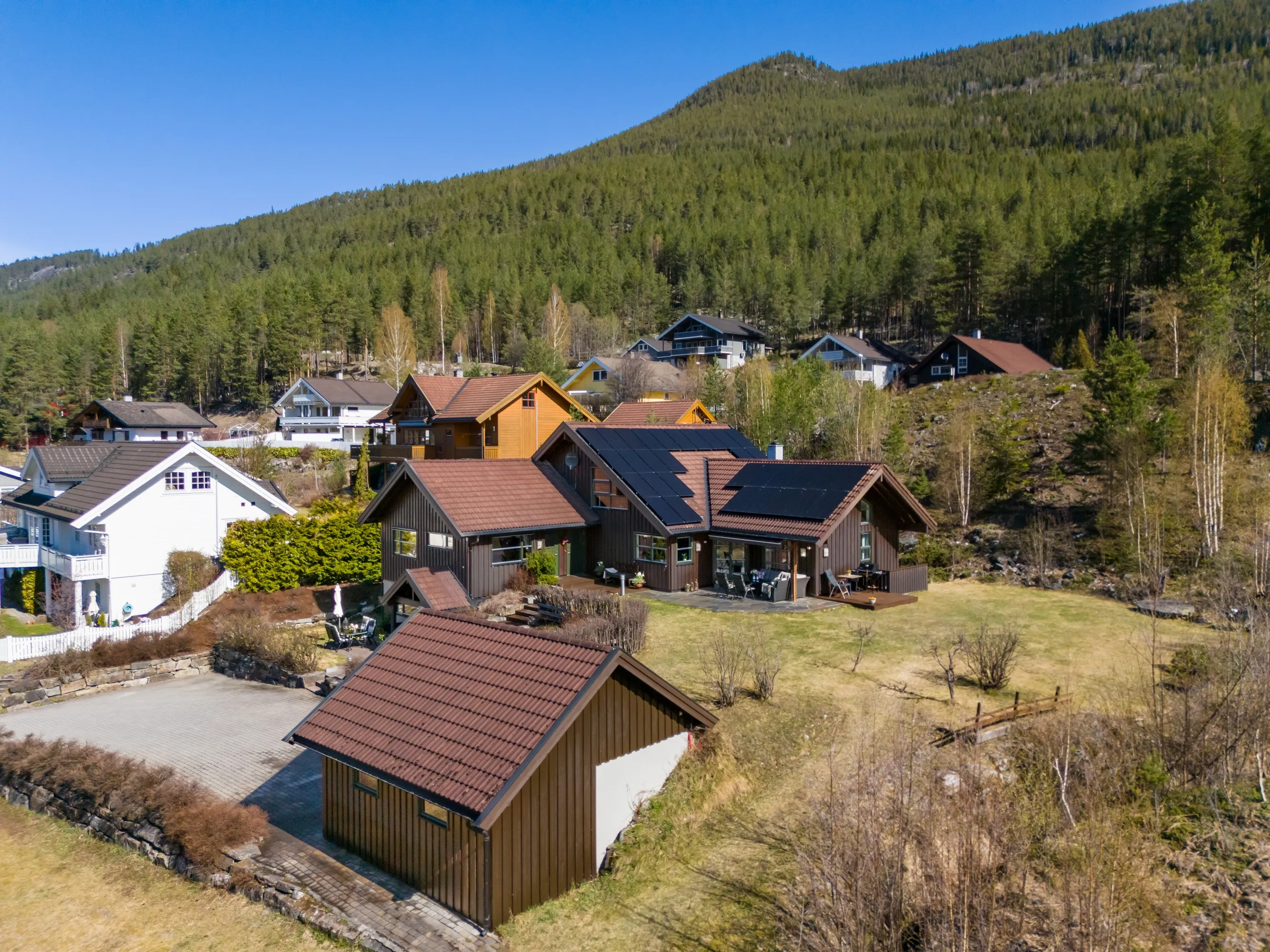 Spacious 8-Bedroom House in Nesbyen with Rental Potential and Expansive Garden - View image 87 of 87