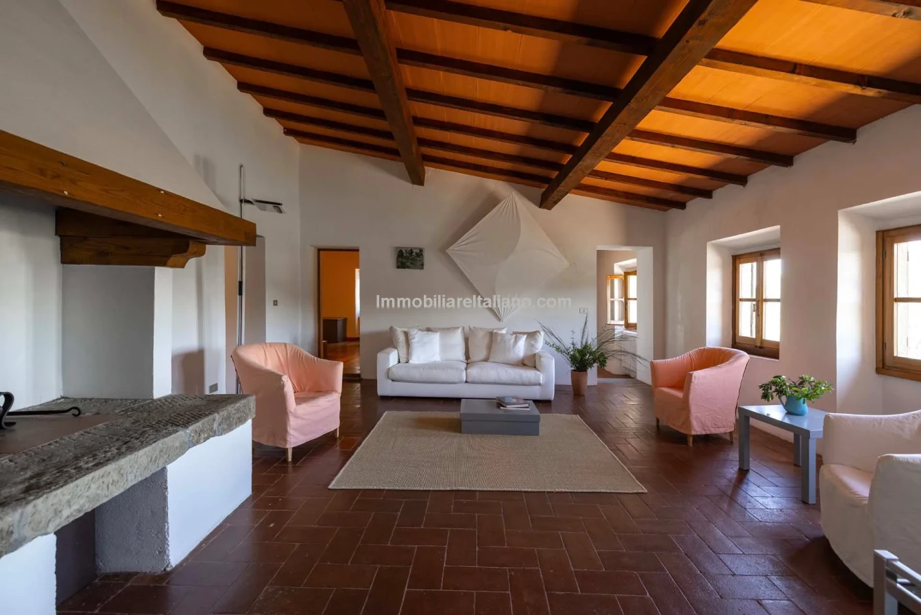 Spacious 5-Bedroom Farmhouse with Dual Living in Bucine, Tuscany - View image 28 of 50