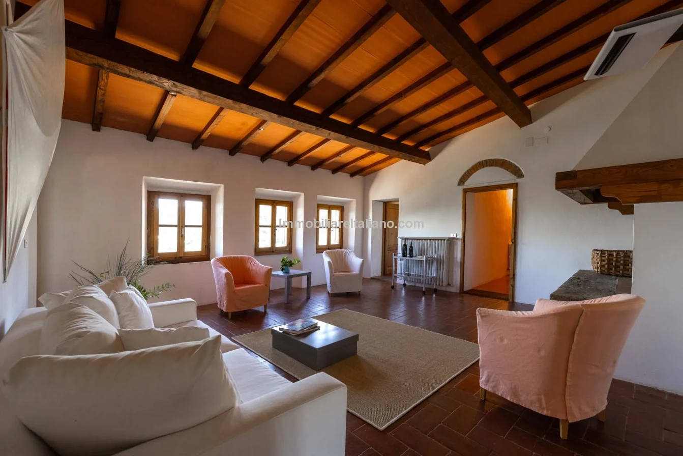 Spacious 5-Bedroom Farmhouse with Dual Living in Bucine, Tuscany - View image 29 of 50