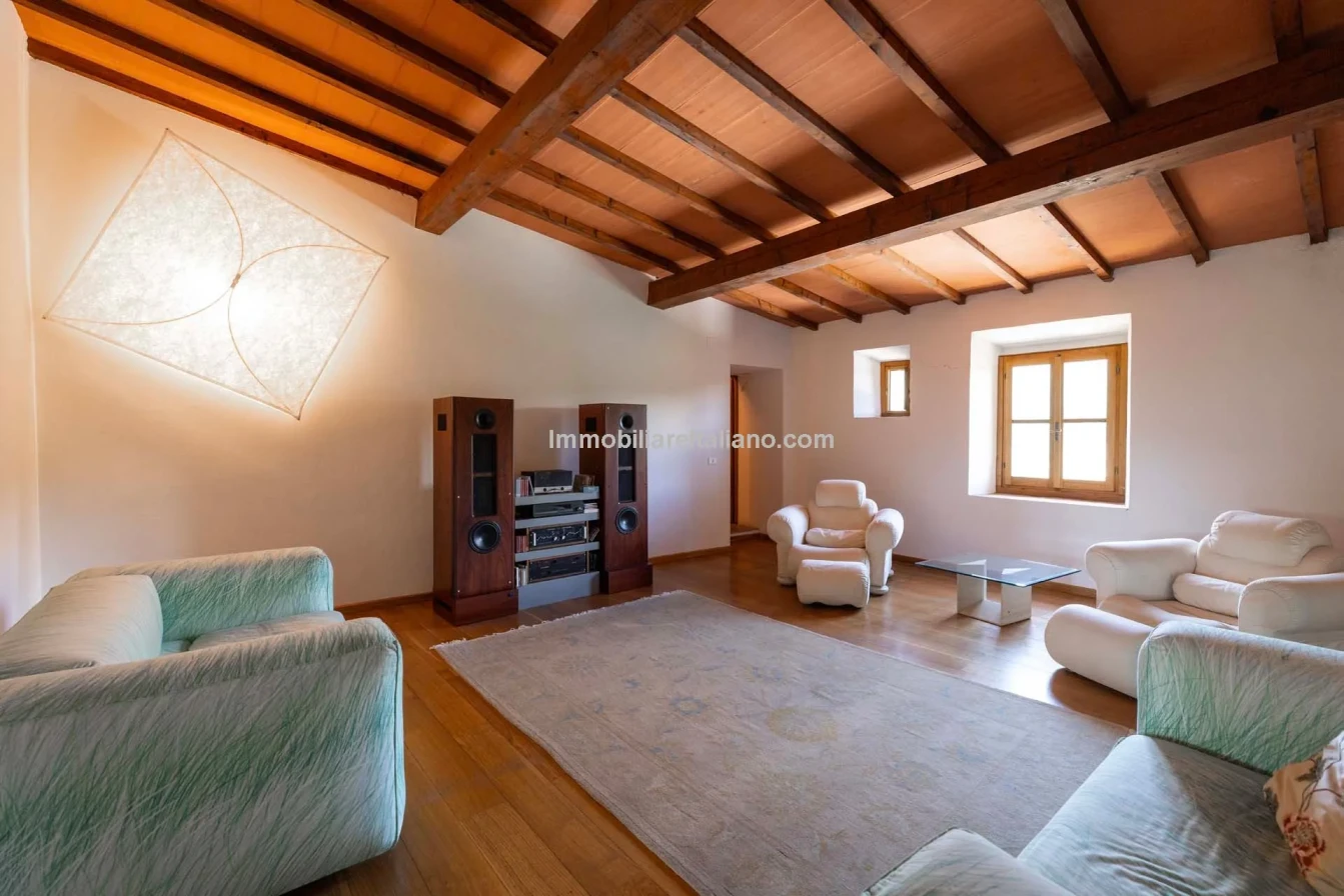 Spacious 5-Bedroom Farmhouse with Dual Living in Bucine, Tuscany - View image 30 of 50