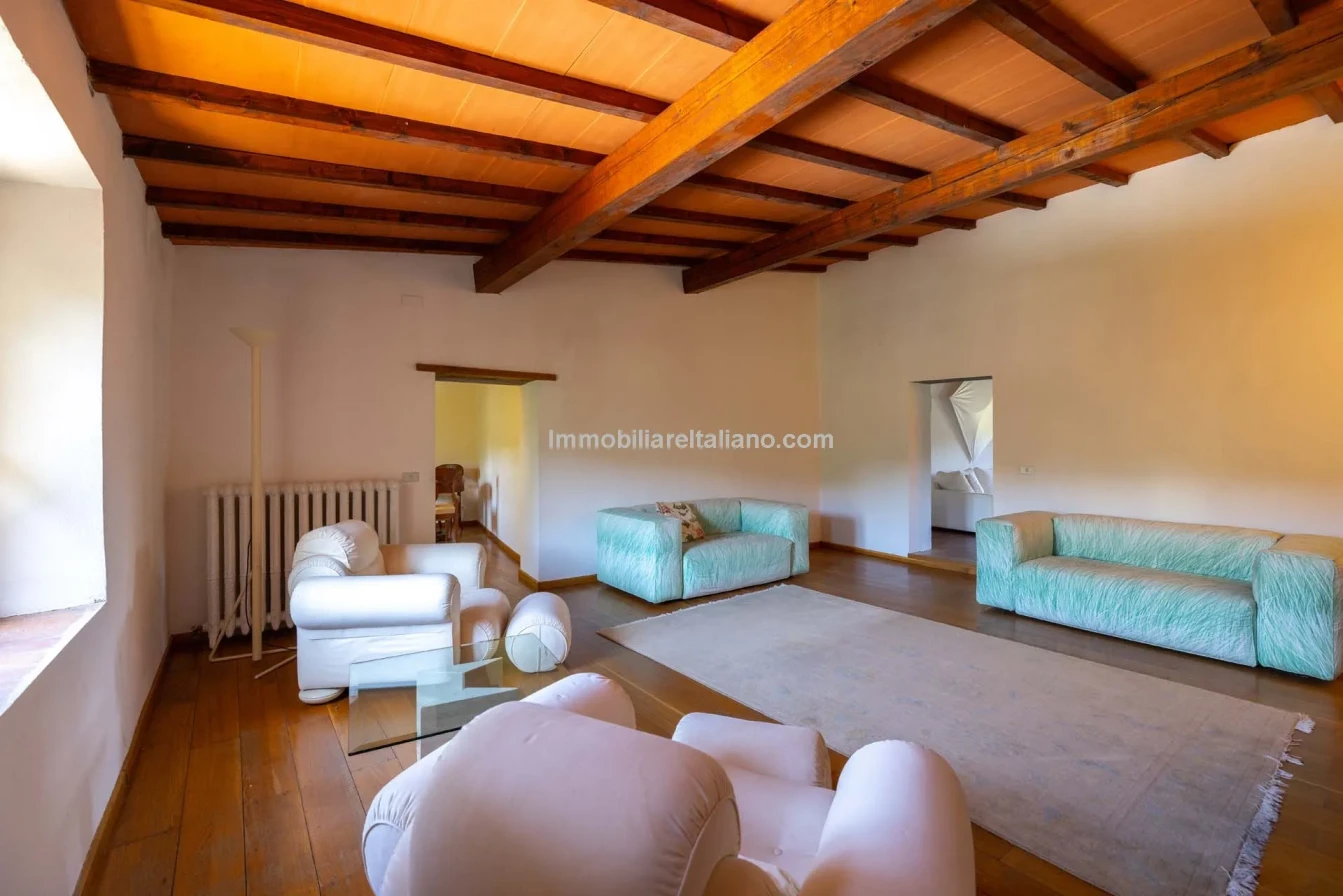 Spacious 5-Bedroom Farmhouse with Dual Living in Bucine, Tuscany - View image 31 of 50