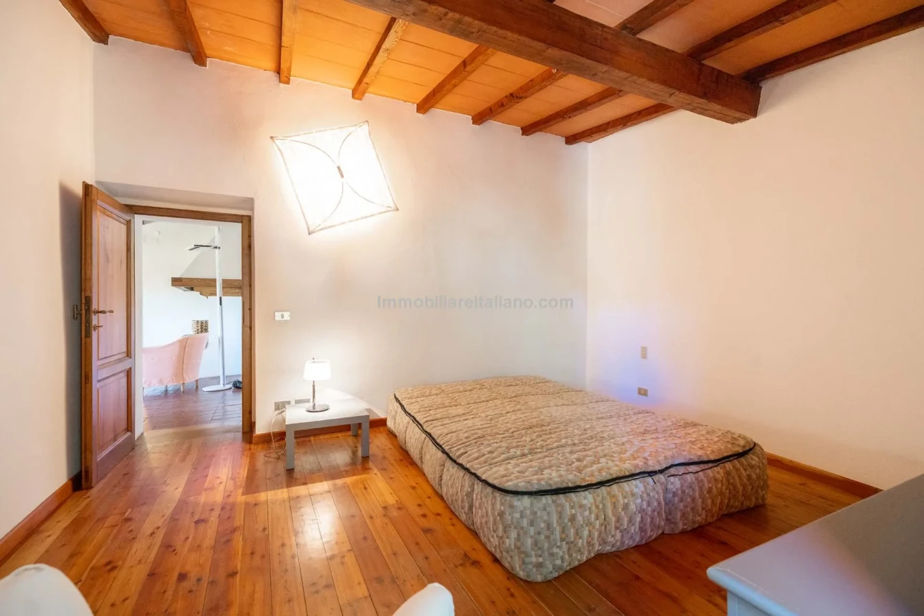 Spacious 5-Bedroom Farmhouse with Dual Living in Bucine, Tuscany - View image 33 of 50