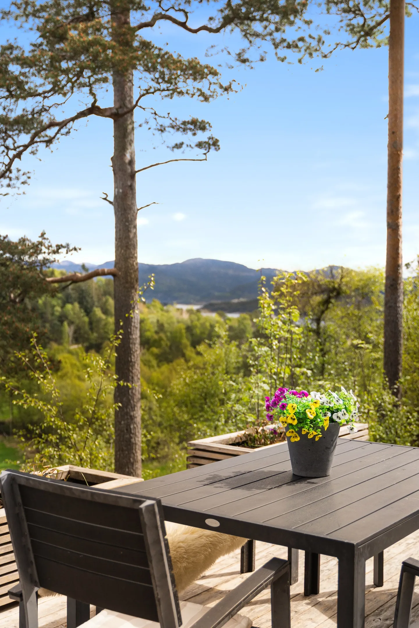 1950s Idse Cabin with Terrace Views Over Fjord and Easy Stavanger Access - Image 4